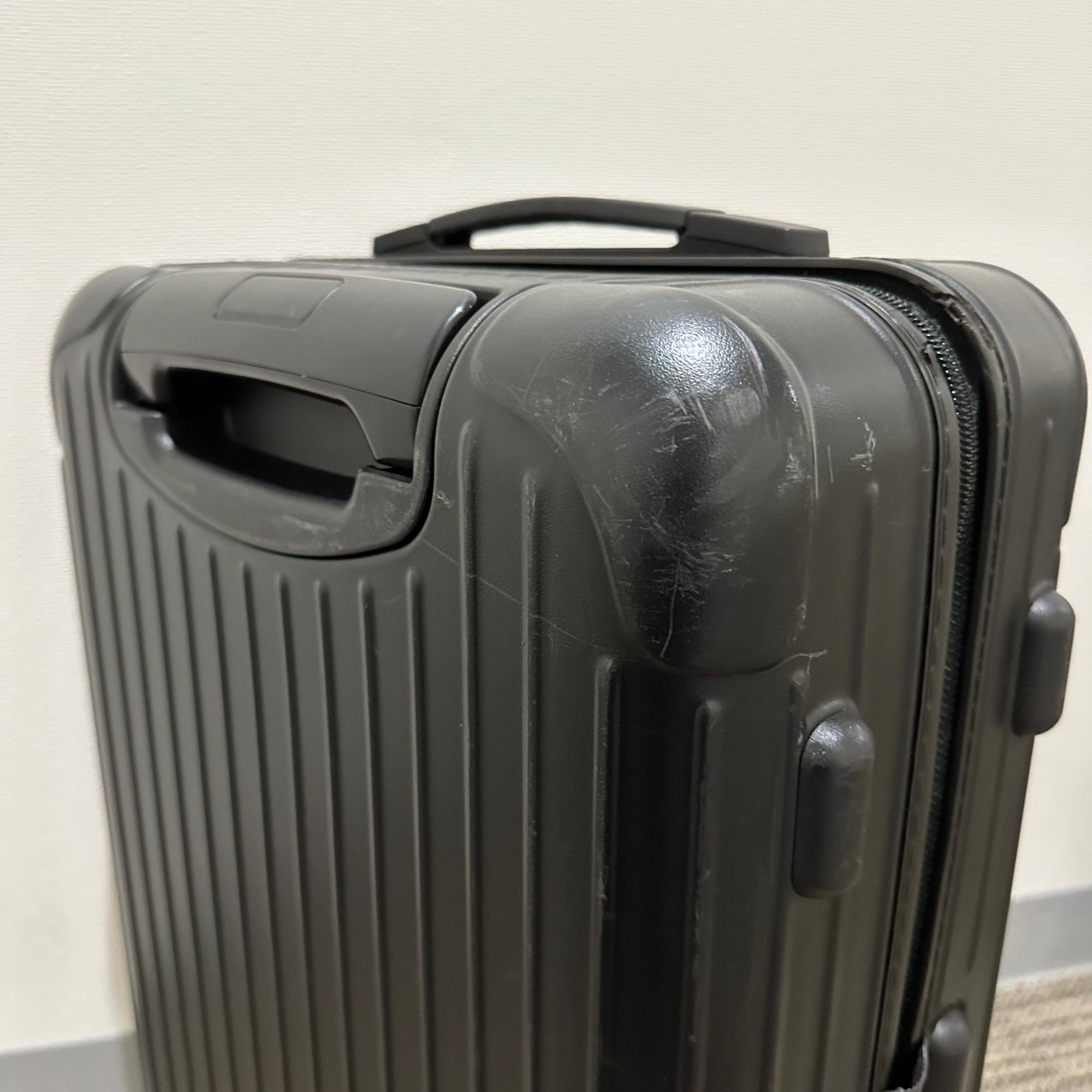 【ジャンク】リモワ サルサ 811.52.32.4 ジャンク商品 32リットル 4輪