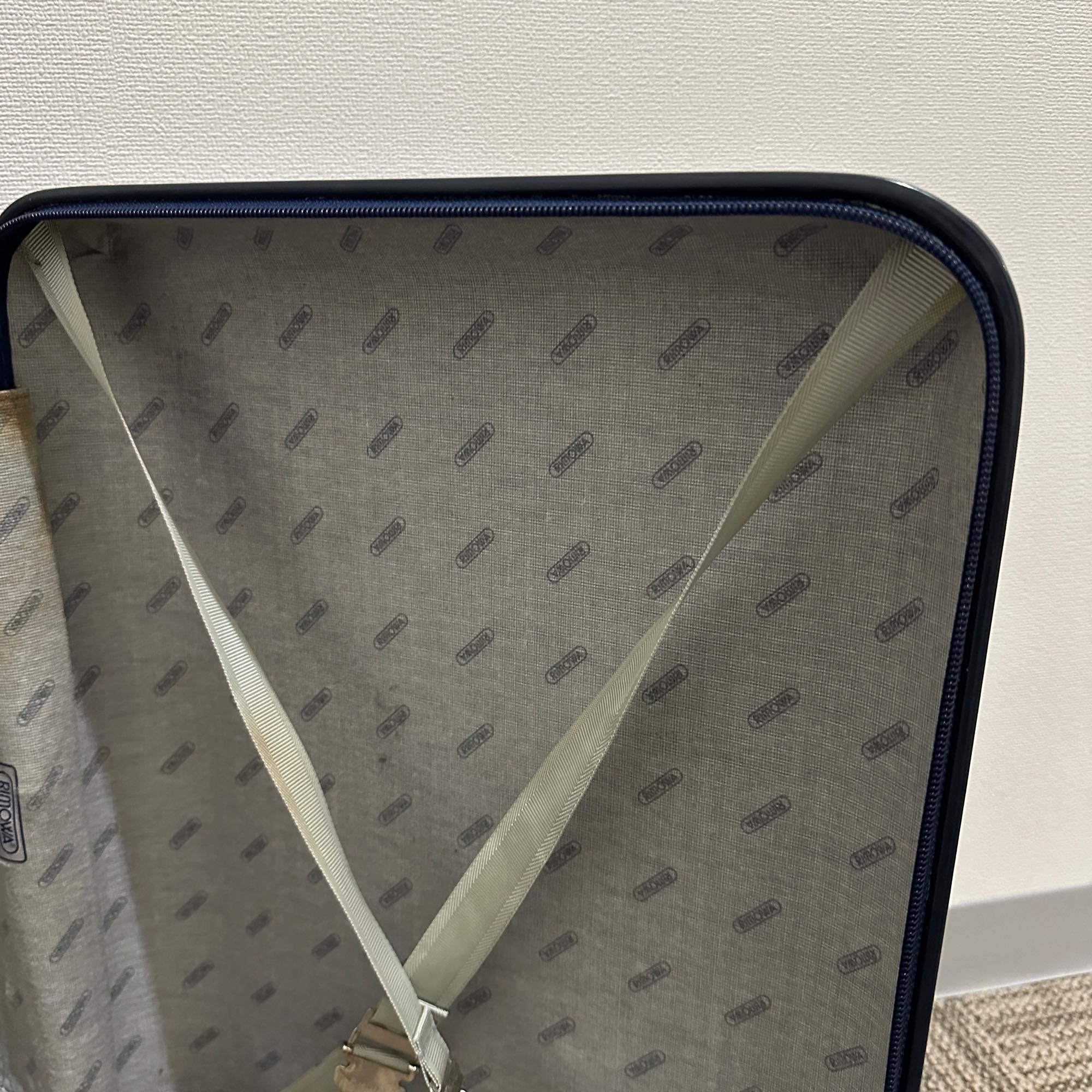 リモワ サルサ ジャンク商品(使用可) 857.52 35リットル 2輪