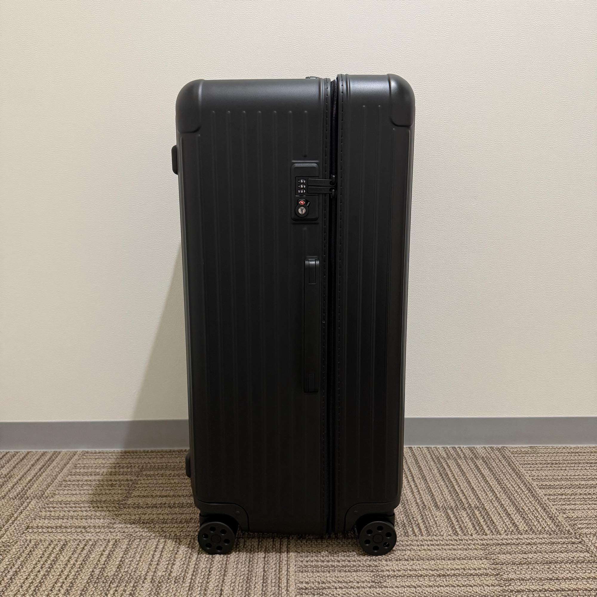リモワ エッセンシャル 832.80 アウトレット商品 トランク101L マットブルー