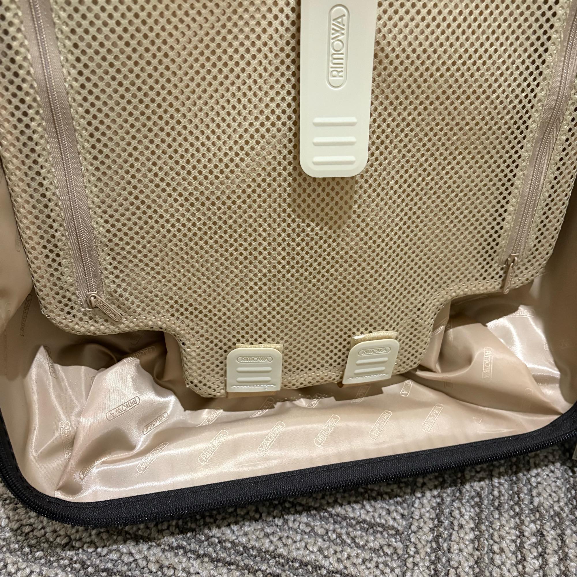 リモワ サルサデラックスハイブリッド アウトレット品 840.53.52.4 37リットル 4輪