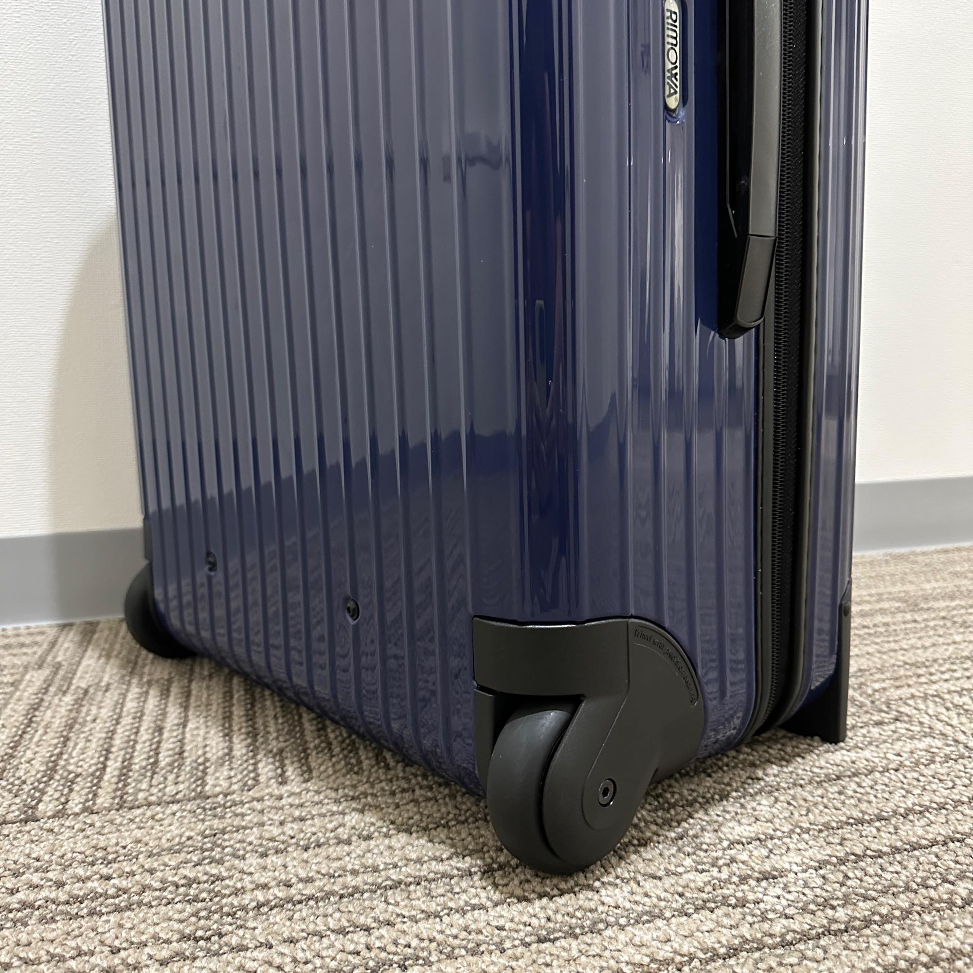 リモワ サルサ 857.63 新古品 60リットル 2輪