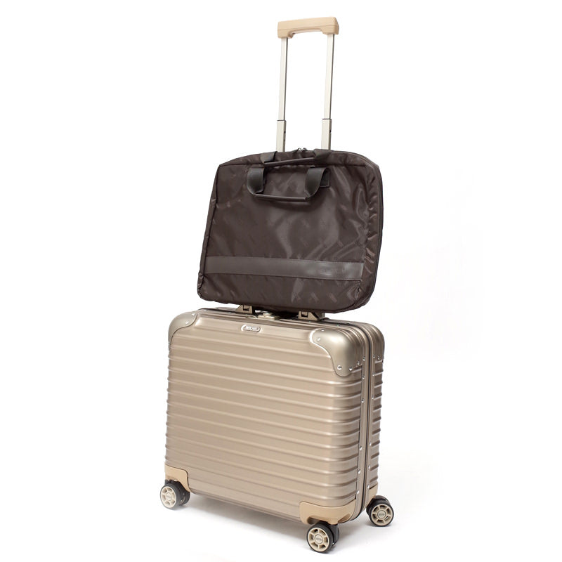 リモワ トパーズ チタニウム 923.40.03.4 アウトレット商品 26リットル 4輪