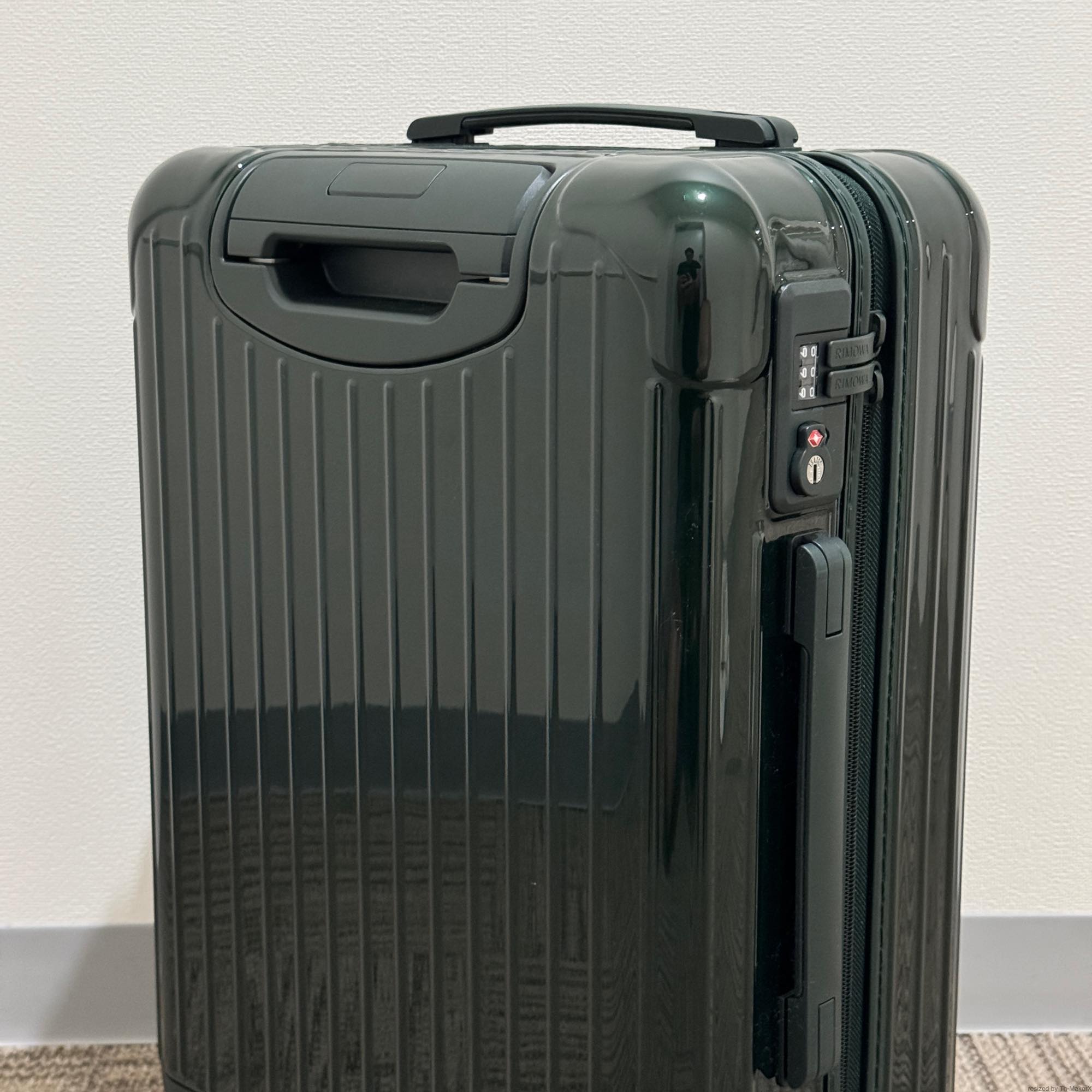 リモワ エッセンシャル 832.52.68.1 キャビンS 32L 在庫商品 グリーングロス