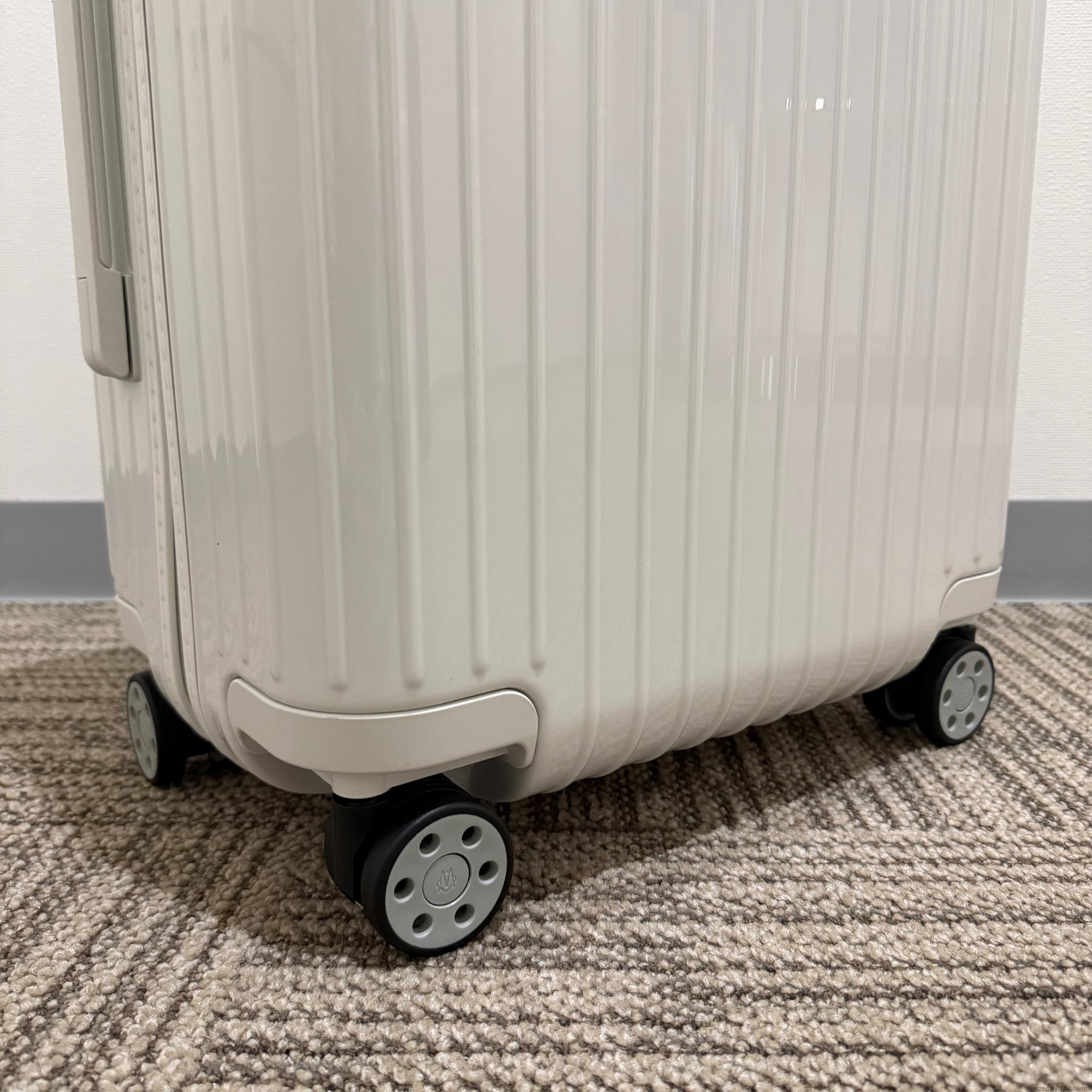 リモワ エッセンシャル 832.53.66.1 キャビン 37L 在庫商品 ホワイト