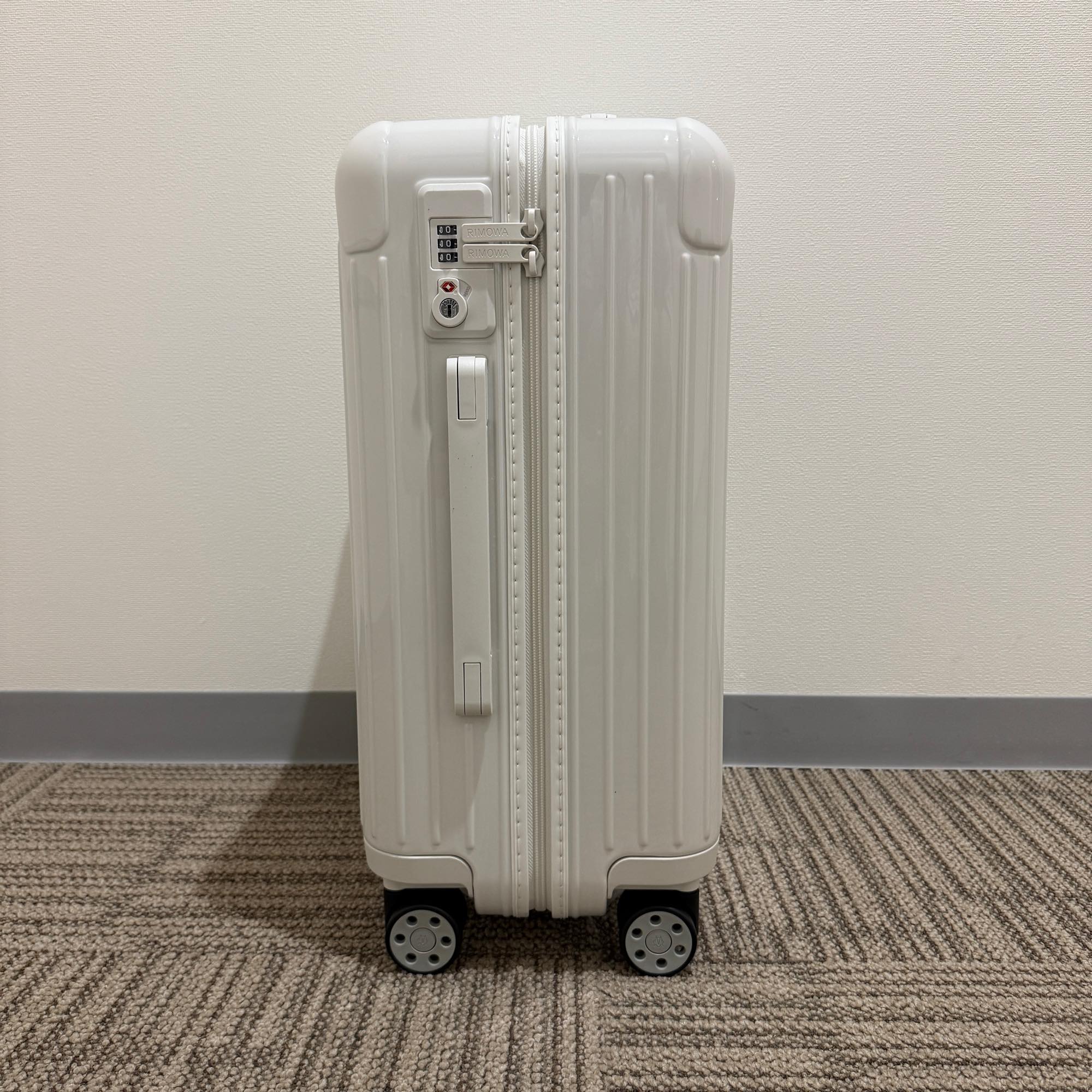 リモワ エッセンシャル 832.53.66.1 キャビン 37L 在庫商品 ホワイト
