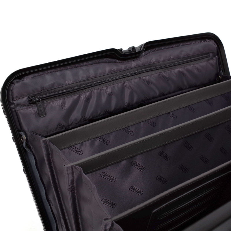 リモワ トパーズ ステルス 在庫商品 923.40.01.2 28リットル 2輪
