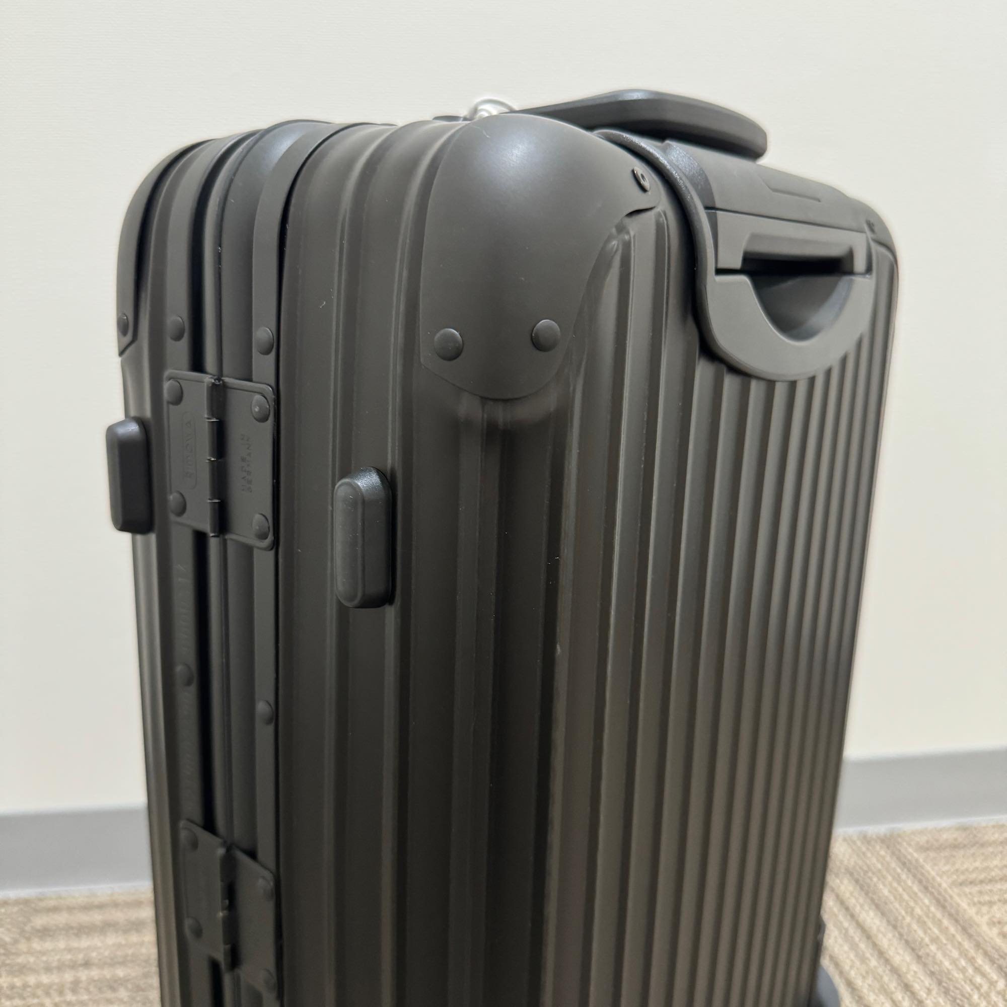 ルフトハンザ リモワ アルミニウムステルス 921.90.02.4 新品 32リットル 2輪