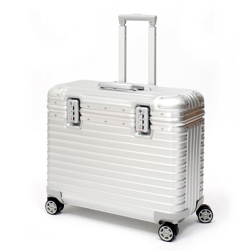 リモワ パイロット 923.50.00.4 在庫商品 34リットル 4輪