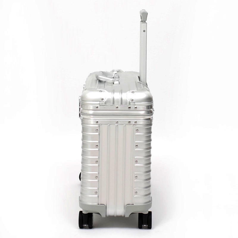 リモワ パイロット 923.50.00.4 在庫商品 34リットル 4輪