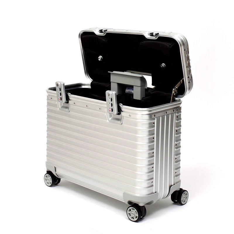 リモワ パイロット 923.50.00.4 在庫商品 34リットル 4輪