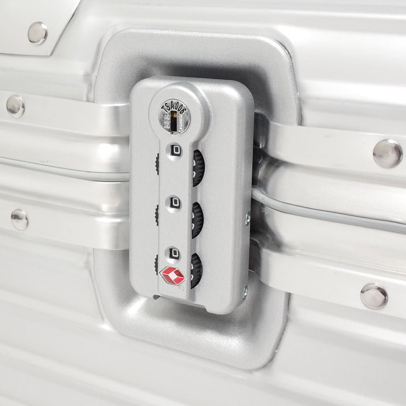 リモワ パイロット 923.50.00.4 在庫商品 34リットル 4輪