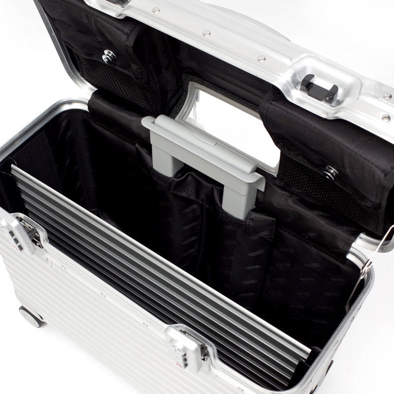リモワ パイロット 923.50.00.4 在庫商品 34リットル 4輪