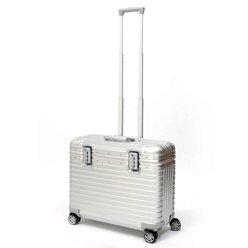 リモワ パイロット 923.50.00.4 アウトレット商品 34リットル 4輪