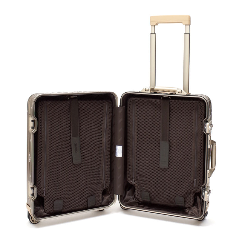 リモワ トパーズ チタニウム 923.53.03.4 在庫商品 34リットル 4輪