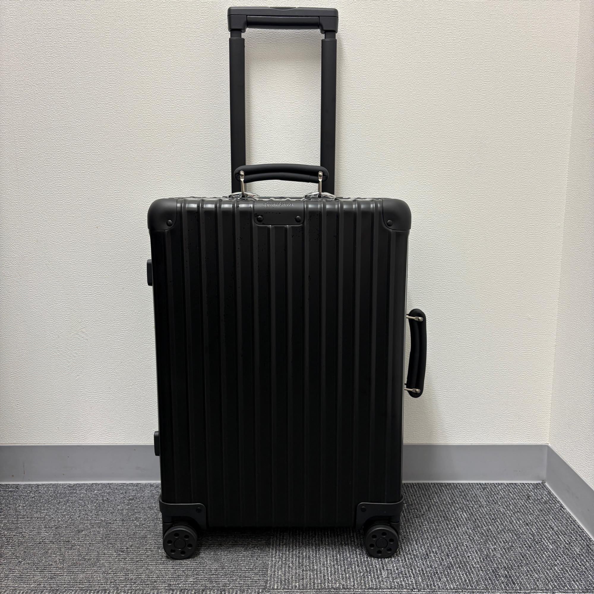リモワ クラシック 973.53.01.4 キャビン 在庫商品 ブラック 36リットル 4輪