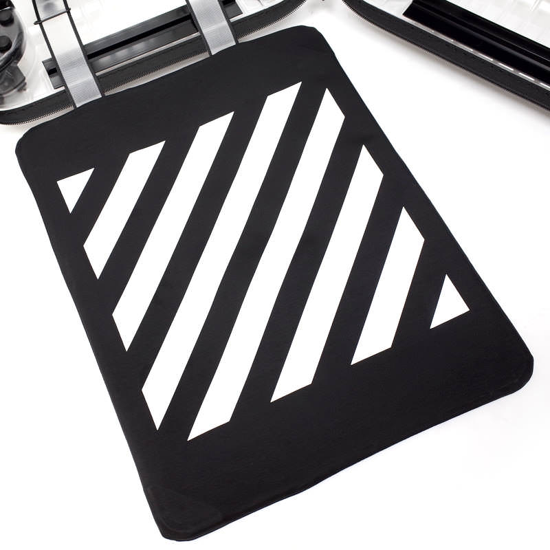 リモワ×OFF-WHITE限定 在庫商品 36リットル ブラック 4輪