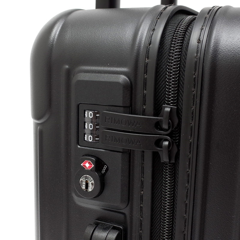 リモワ エッセンシャルスリーブ 842.53.63.4 キャビン 在庫商品 37L