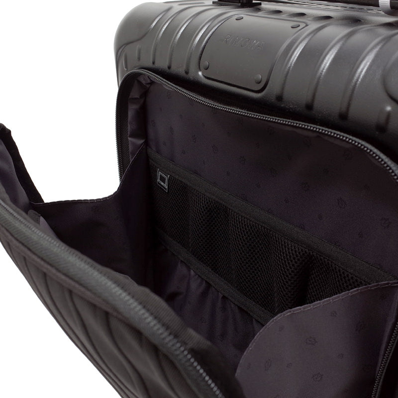 リモワ エッセンシャルスリーブ 842.53.63.4 キャビン 在庫商品 37L