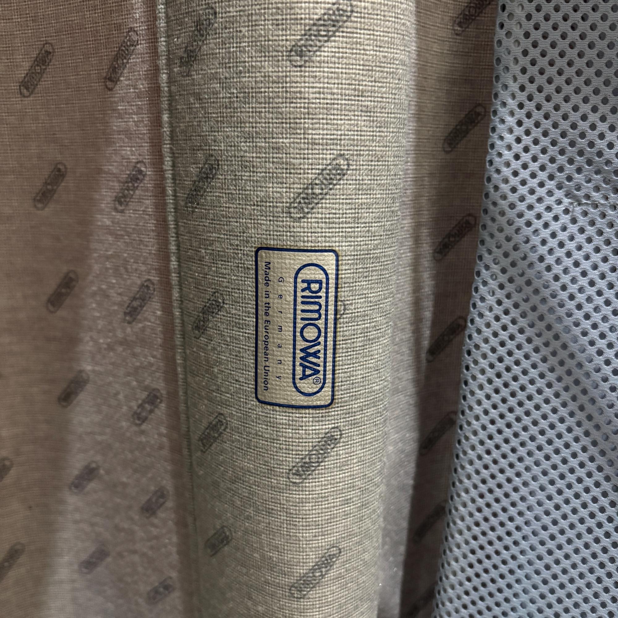 リモワ エッセンシャル(サルサ) 855.63-10 中古美品 63リットル 2輪