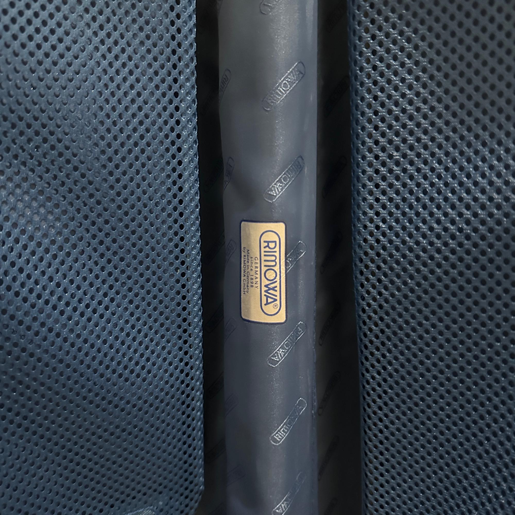 リモワ トパーズ 929.52-10 中古美品 32リットル 2輪