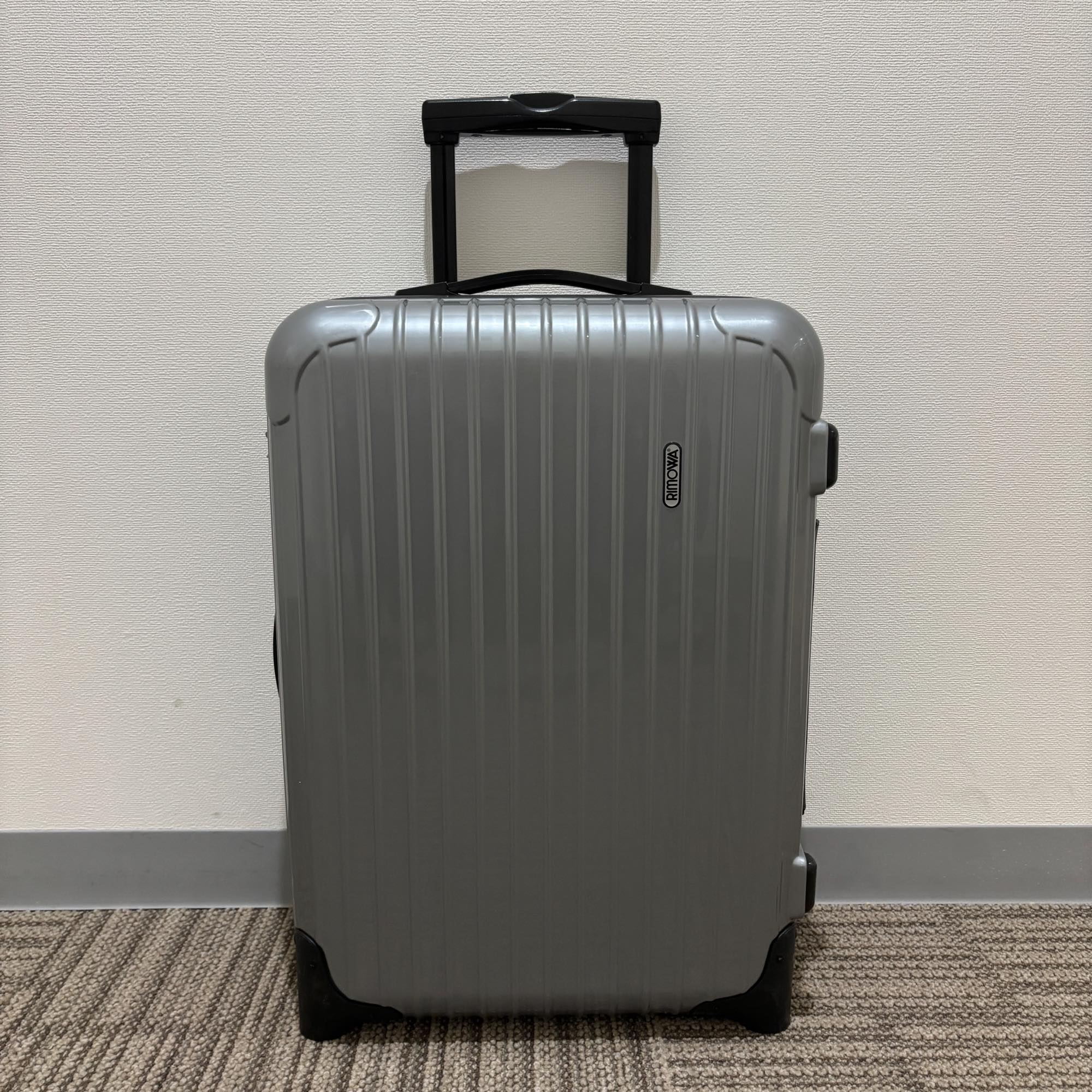 リモワ エッセンシャル(サルサ) 中古商品 856.52-13 35リットル 2輪