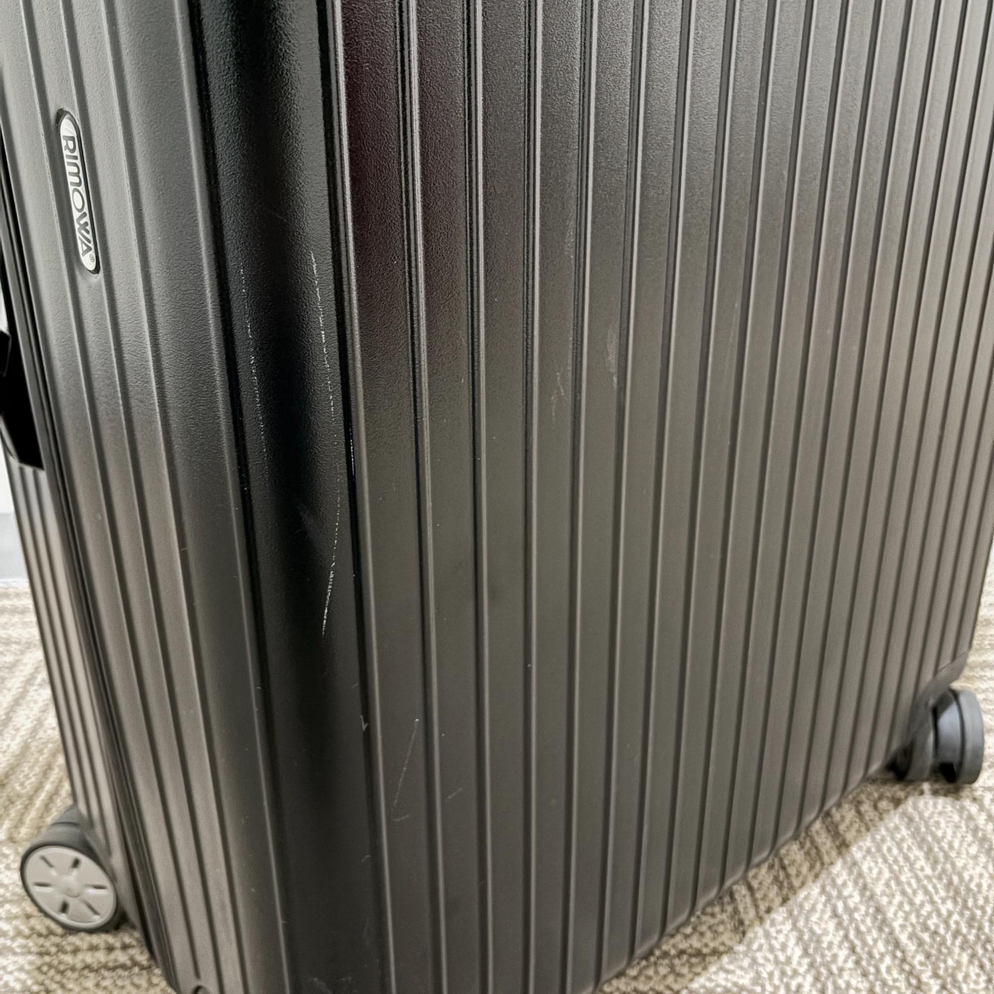 リモワ エッセンシャル(サルサ) 871.77-14 107リットル 中古美品 4輪