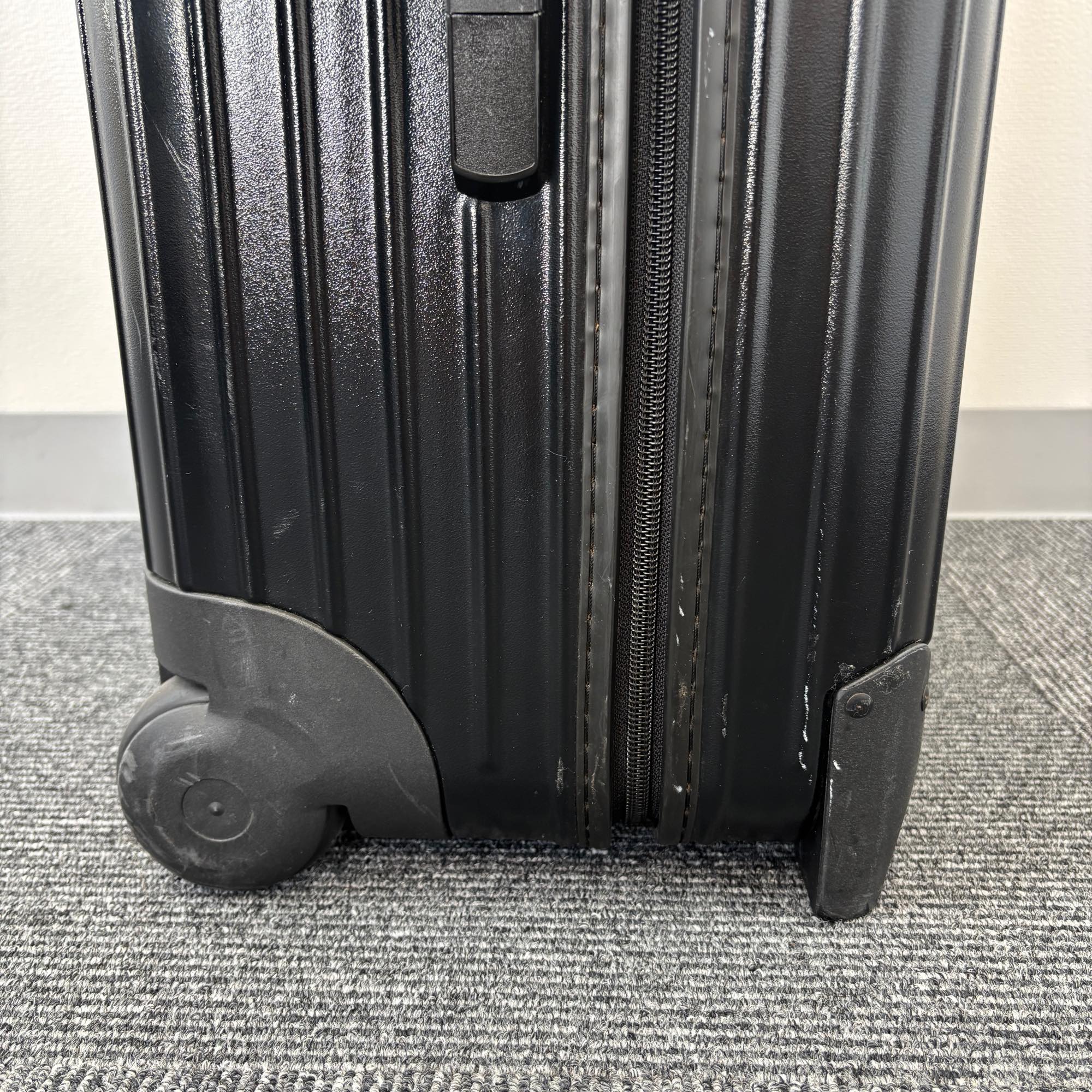 リモワ サルサ (エッセンシャル) 851.63-15 中古美品 63リットル 2輪