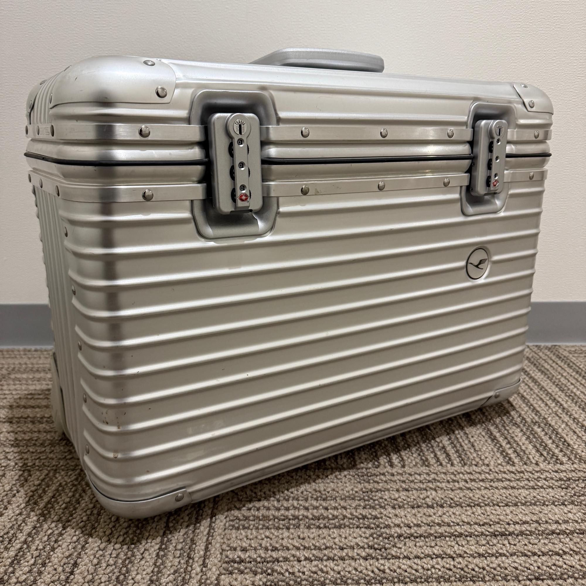 ルフトハンザ リモワ パイロット 1730308 中古美品 46リットル 2輪