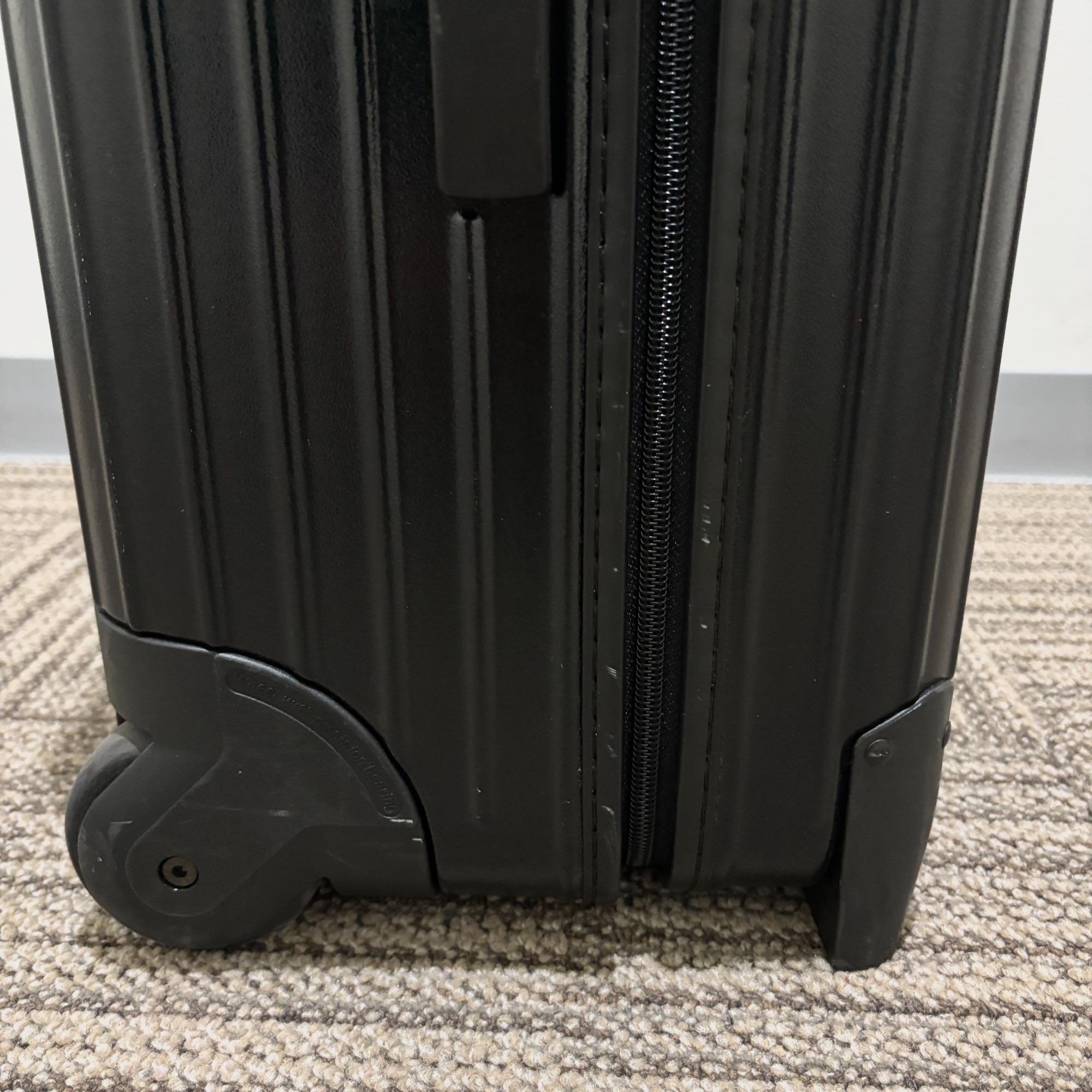 リモワ エッセンシャル (サルサ) 851.63-18 中古美品 63リットル 2輪
