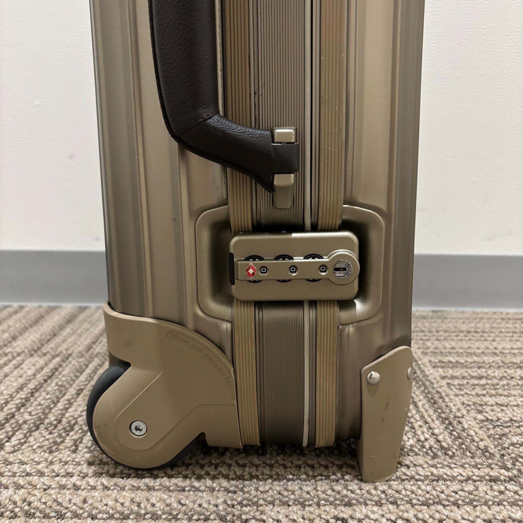 ルフトハンザ リモワ プライベートジェット 1748505-2 中古美品 32リットル 2輪