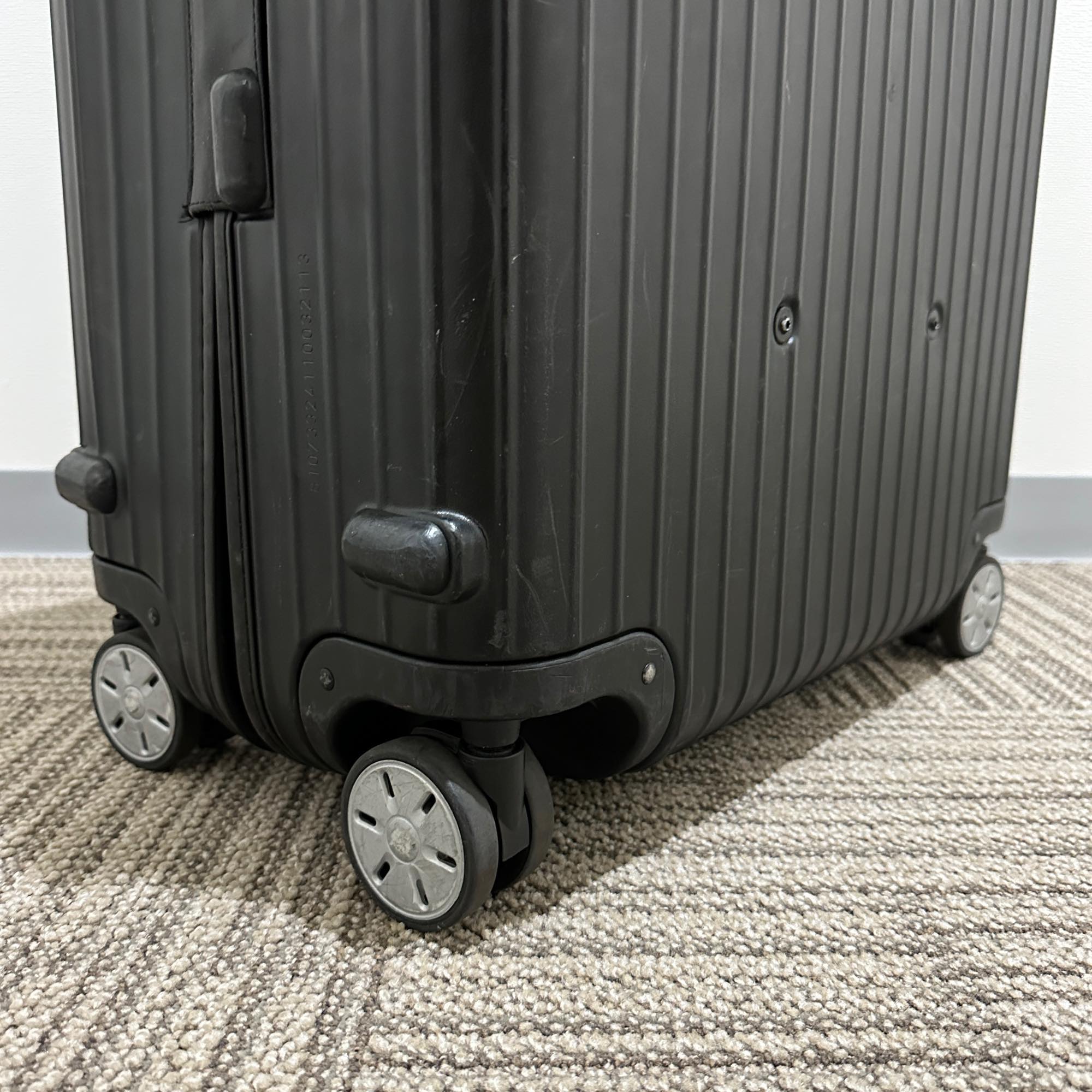 リモワ サルサ 810.73-2 中古商品 98リットル 4輪