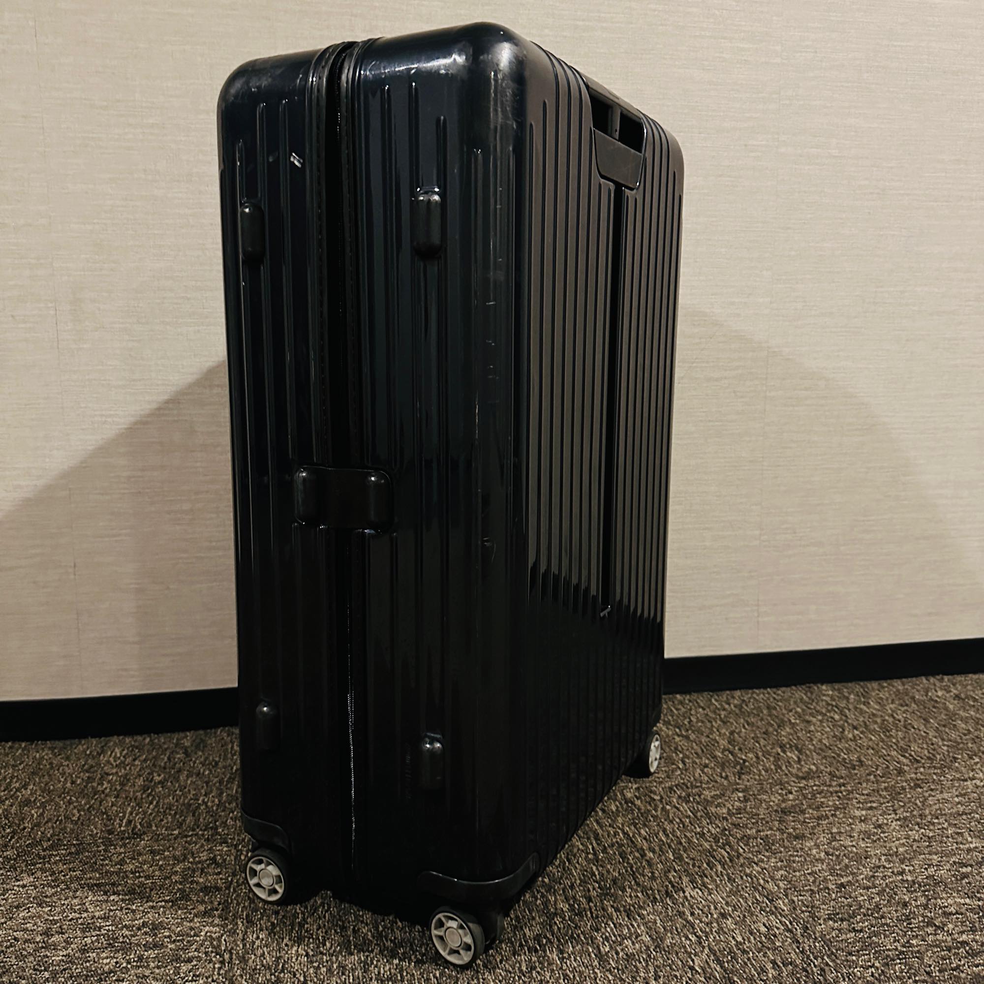 リモワ サルサエアー 825.70-2 80リットル 中古商品 4輪