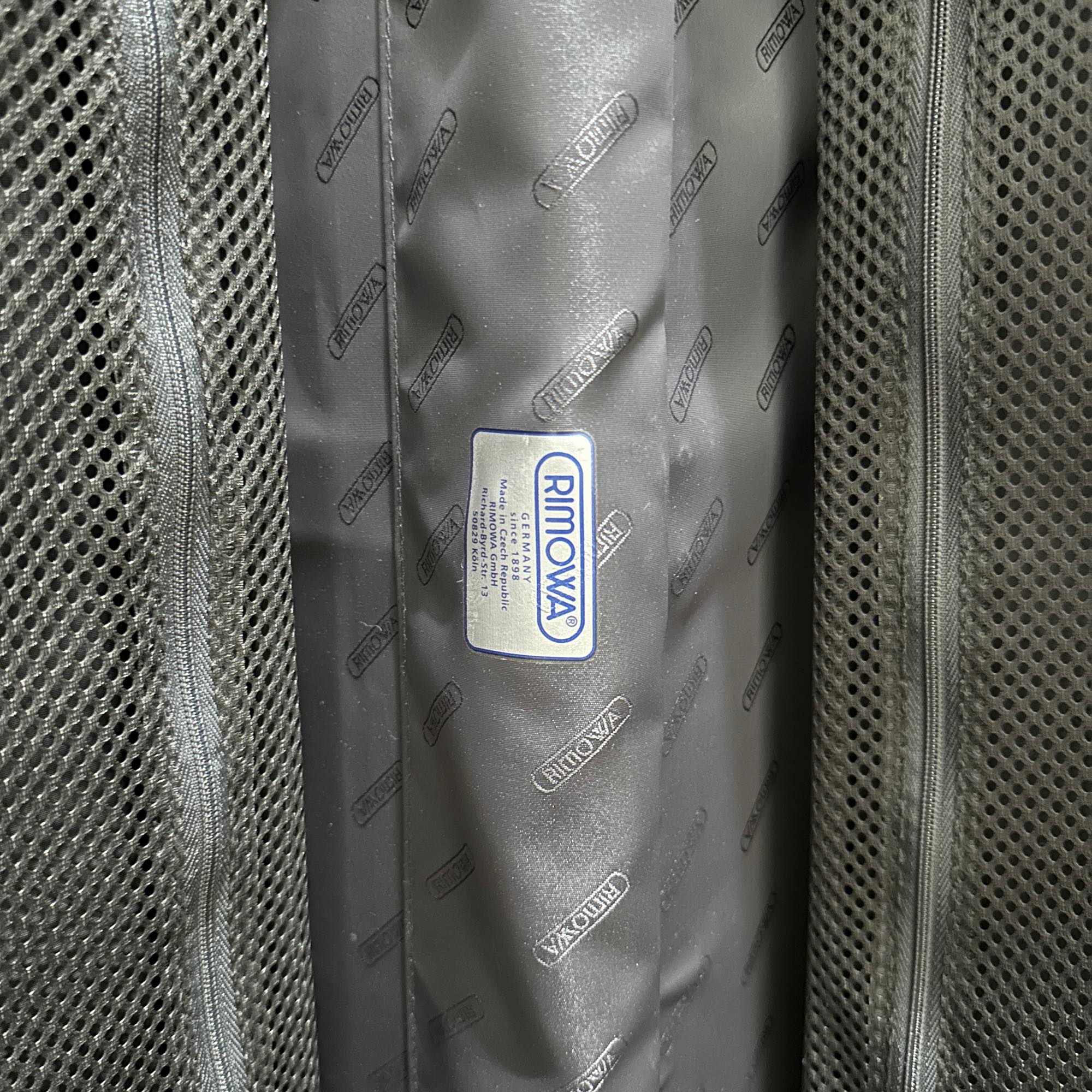 リモワ サルサ デラックス 830.70.50.4 78リットル 中古美品 4輪
