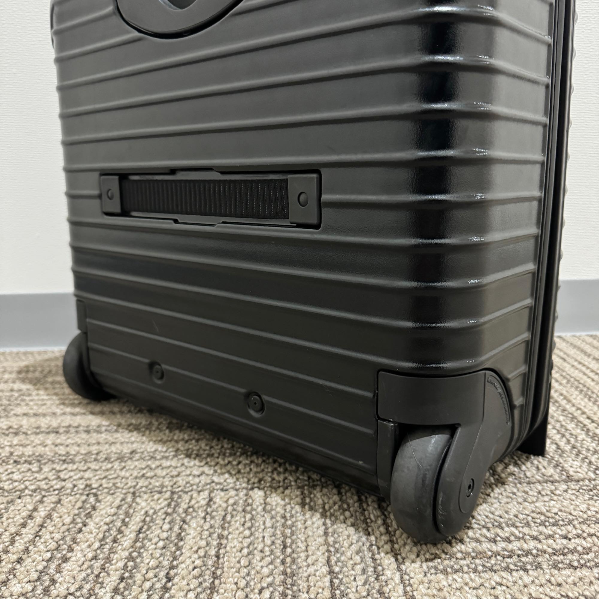 リモワ サルサ 中古美品 851.40-2 23リットル 2輪