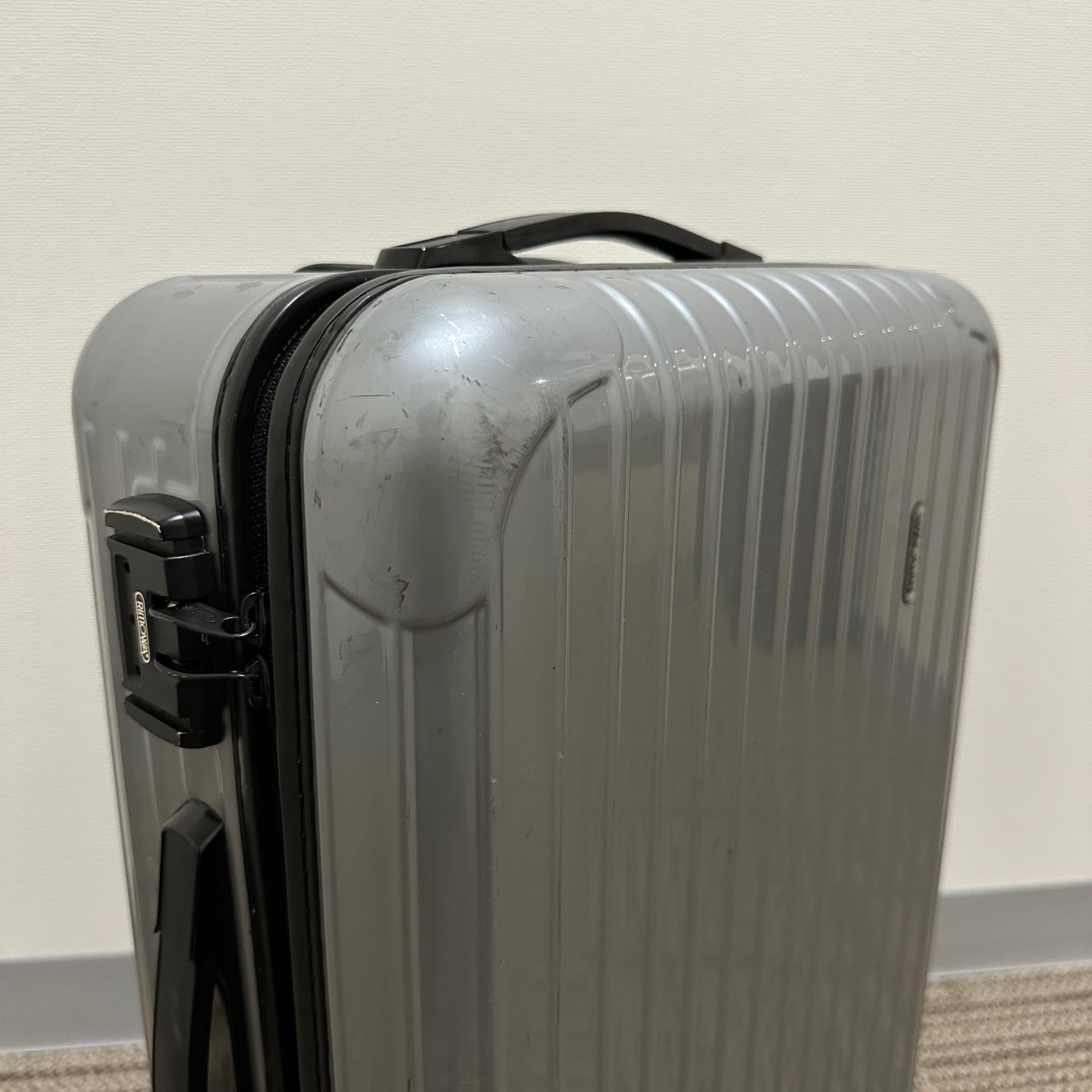 リモワ サルサ 中古商品 856.52-2 35リットル 2輪