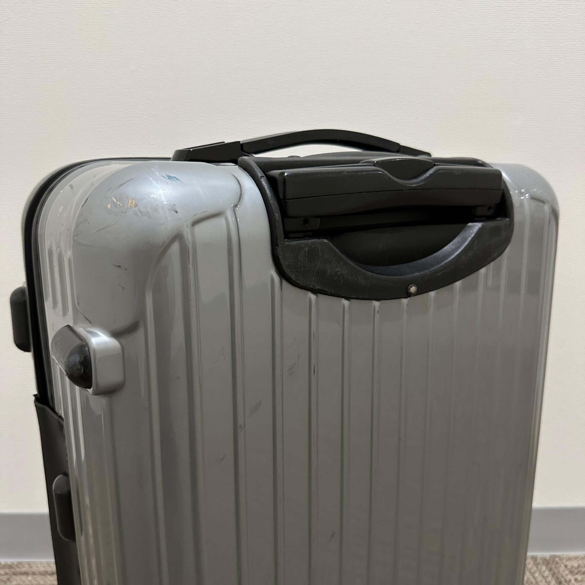 リモワ サルサ 中古商品 856.52-2 35リットル 2輪