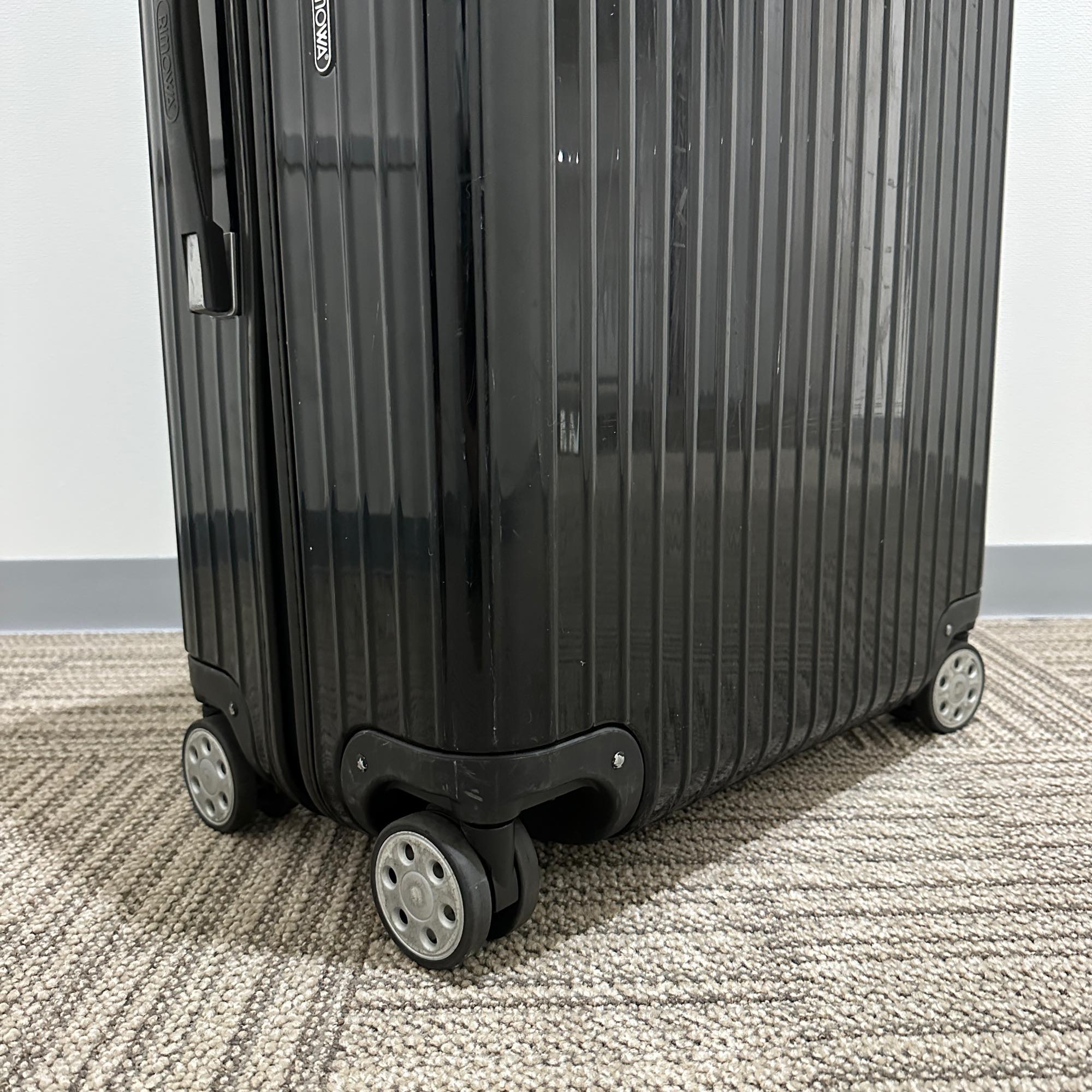 リモワ サルサデラックス 870.73-2 中古商品 84リットル 4輪