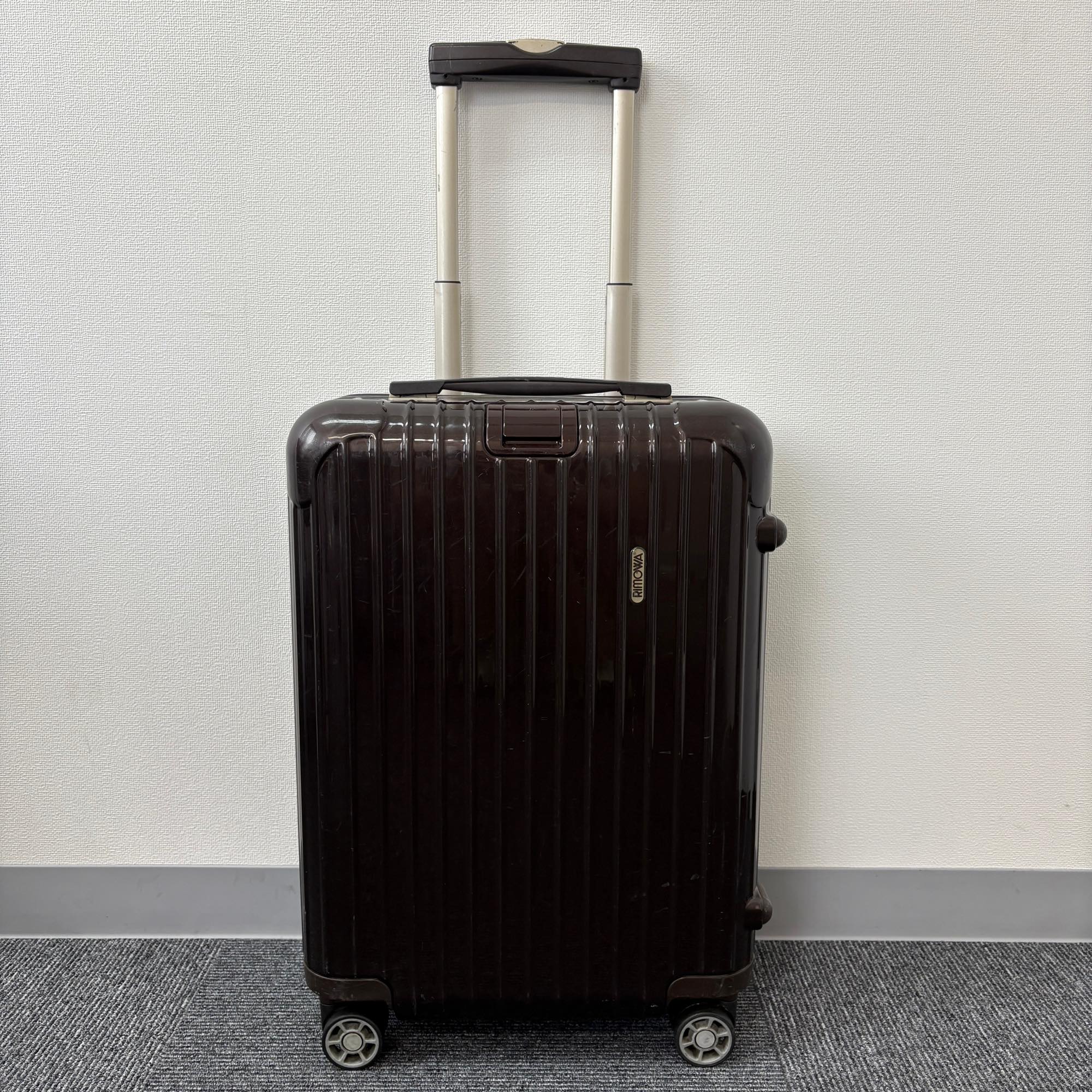 リモワ サルサデラックス(エッセンシャル) 872.52-2 33リットル 中古美品 4輪