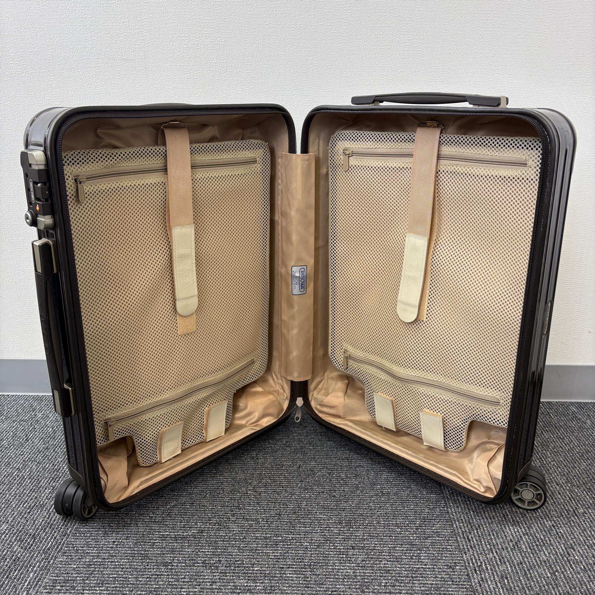 リモワ サルサデラックス(エッセンシャル) 872.52-2 33リットル 中古美品 4輪