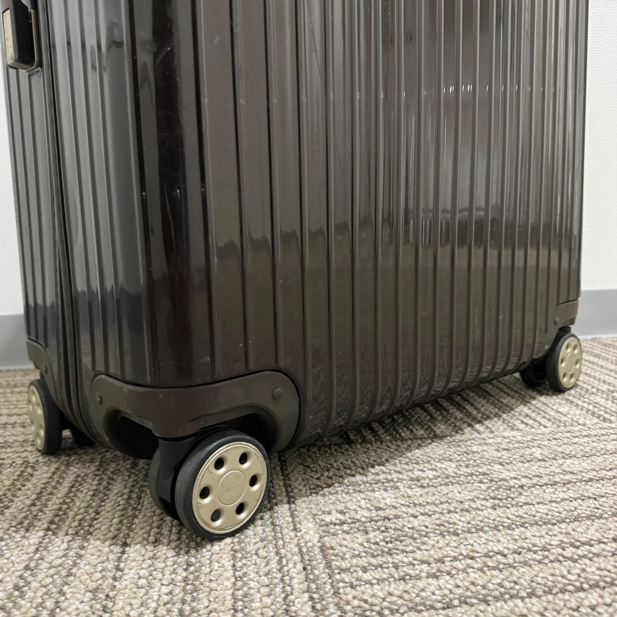 リモワ サルサデラックス 872.77-2 中古商品 104リットル 4輪