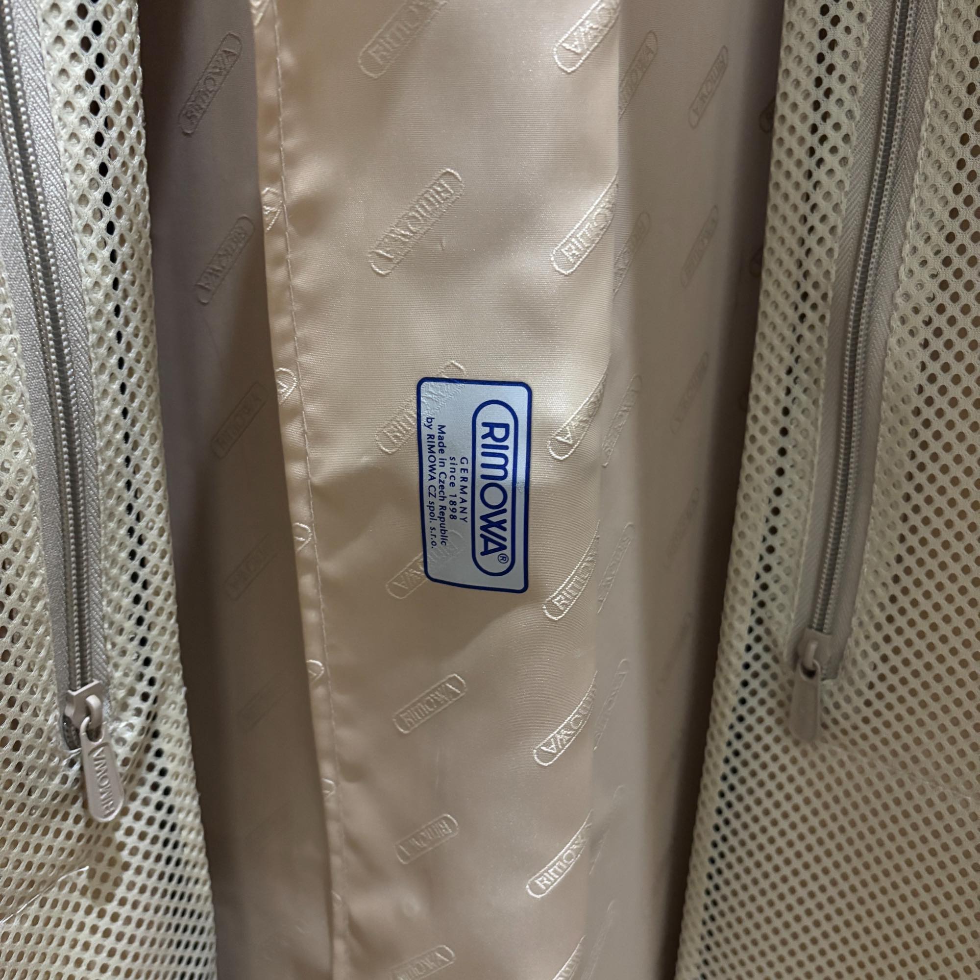 リモワ エッセンシャル(サルサデラックス) 873.70-2 中古商品 86リットル 4輪