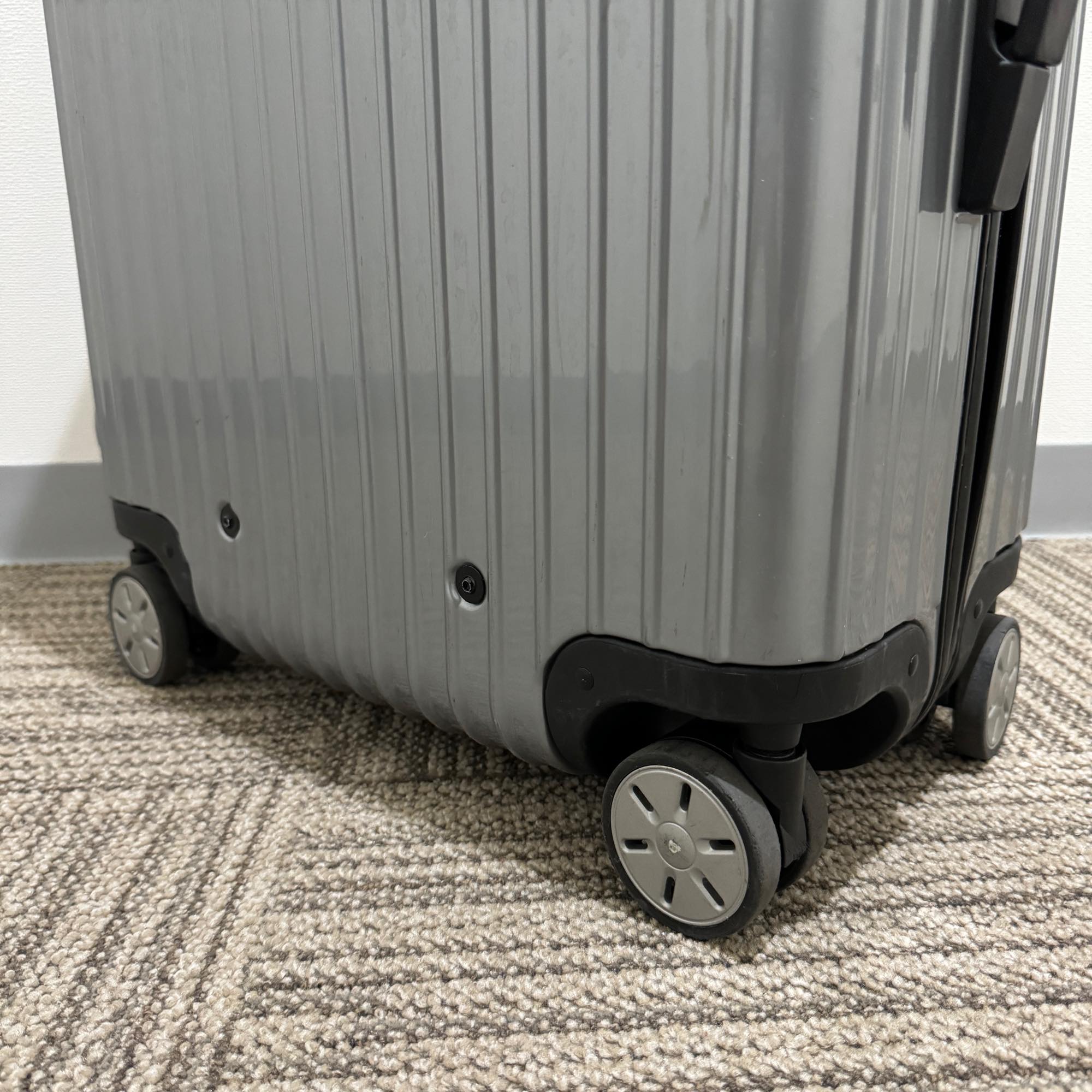 リモワ サルサ 中古美品 876.63-2 63リットル 4輪