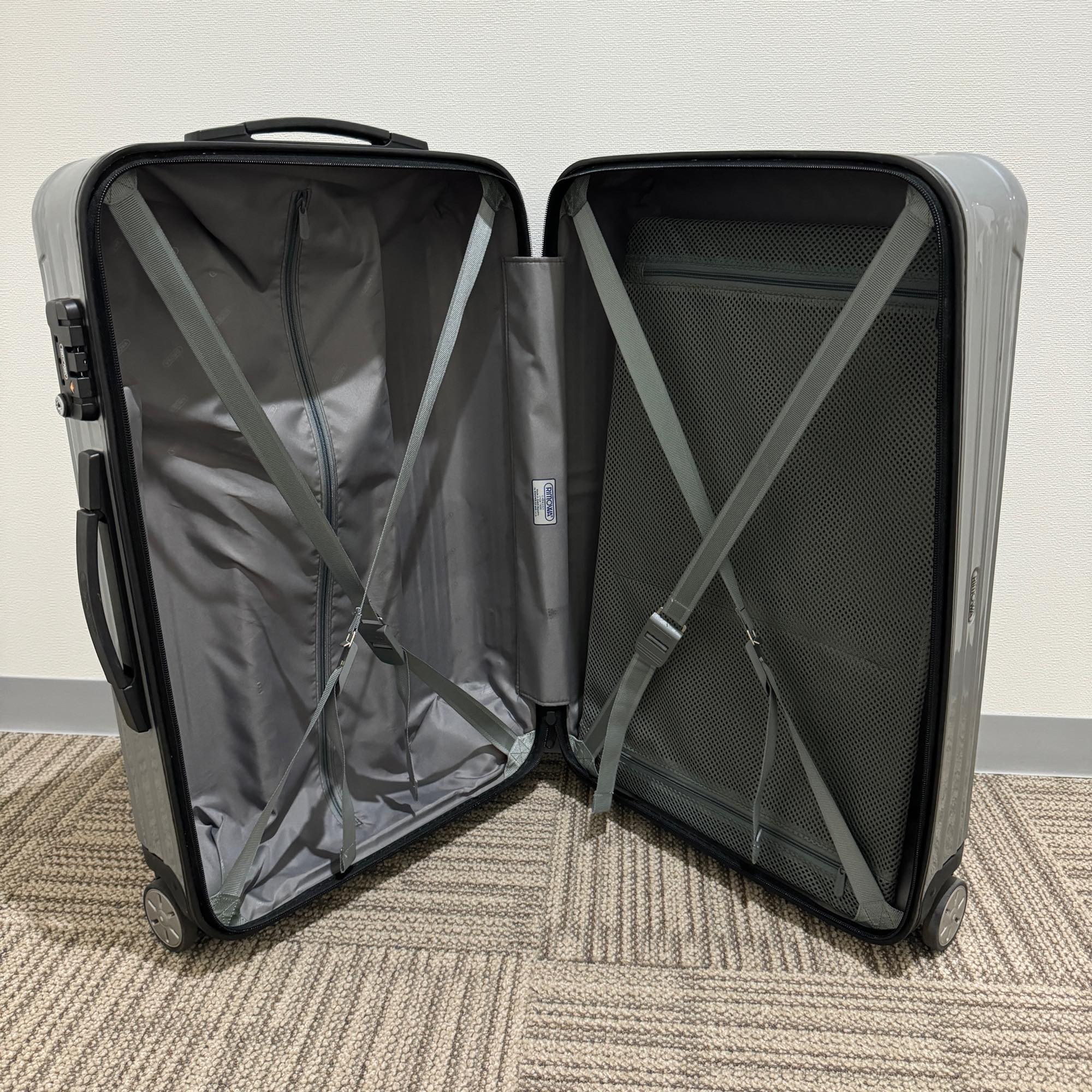 リモワ サルサ 中古美品 876.63-2 63リットル 4輪