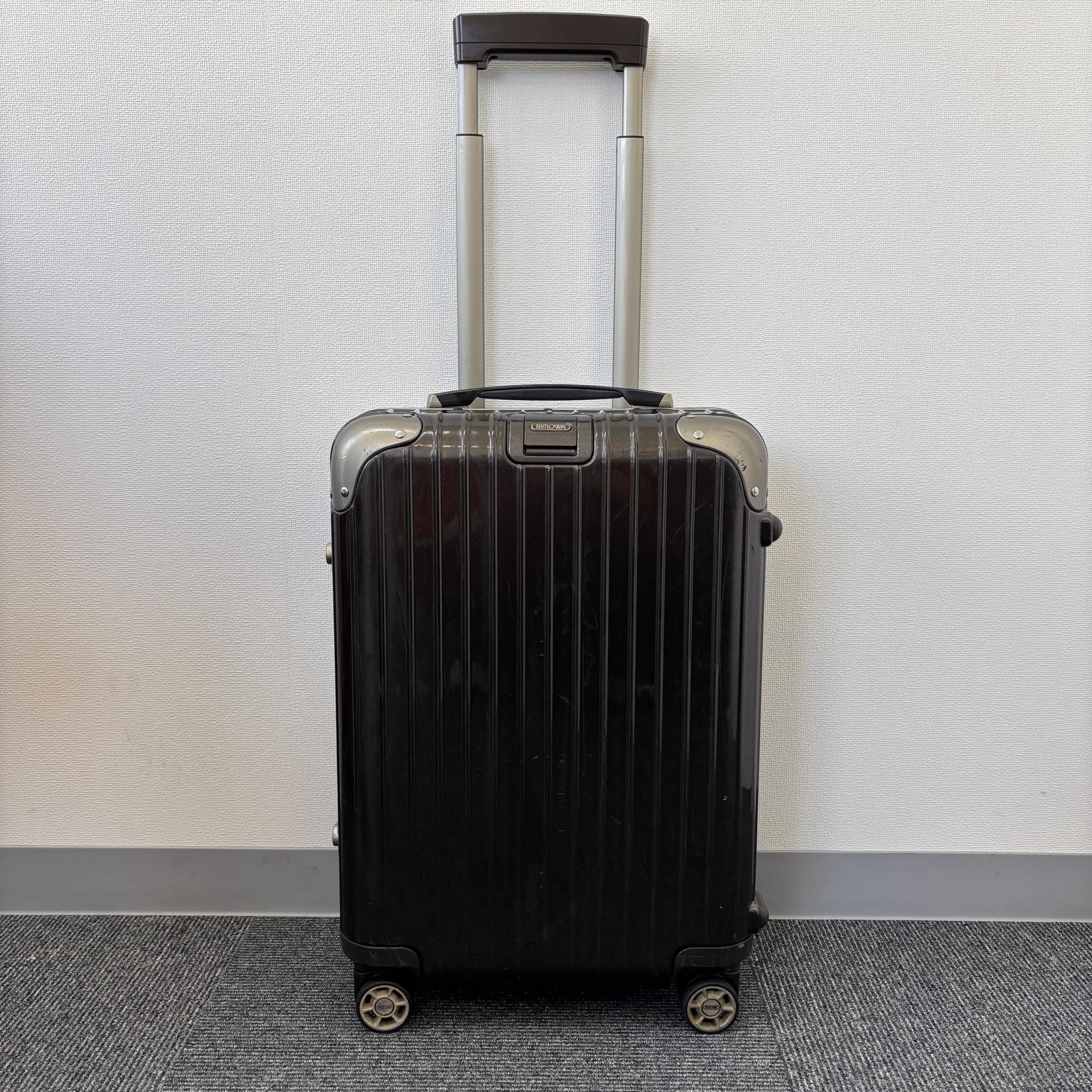 リモワ リンボ(ハイブリッド) 881.52.33.4 32リットル 中古美品 4輪