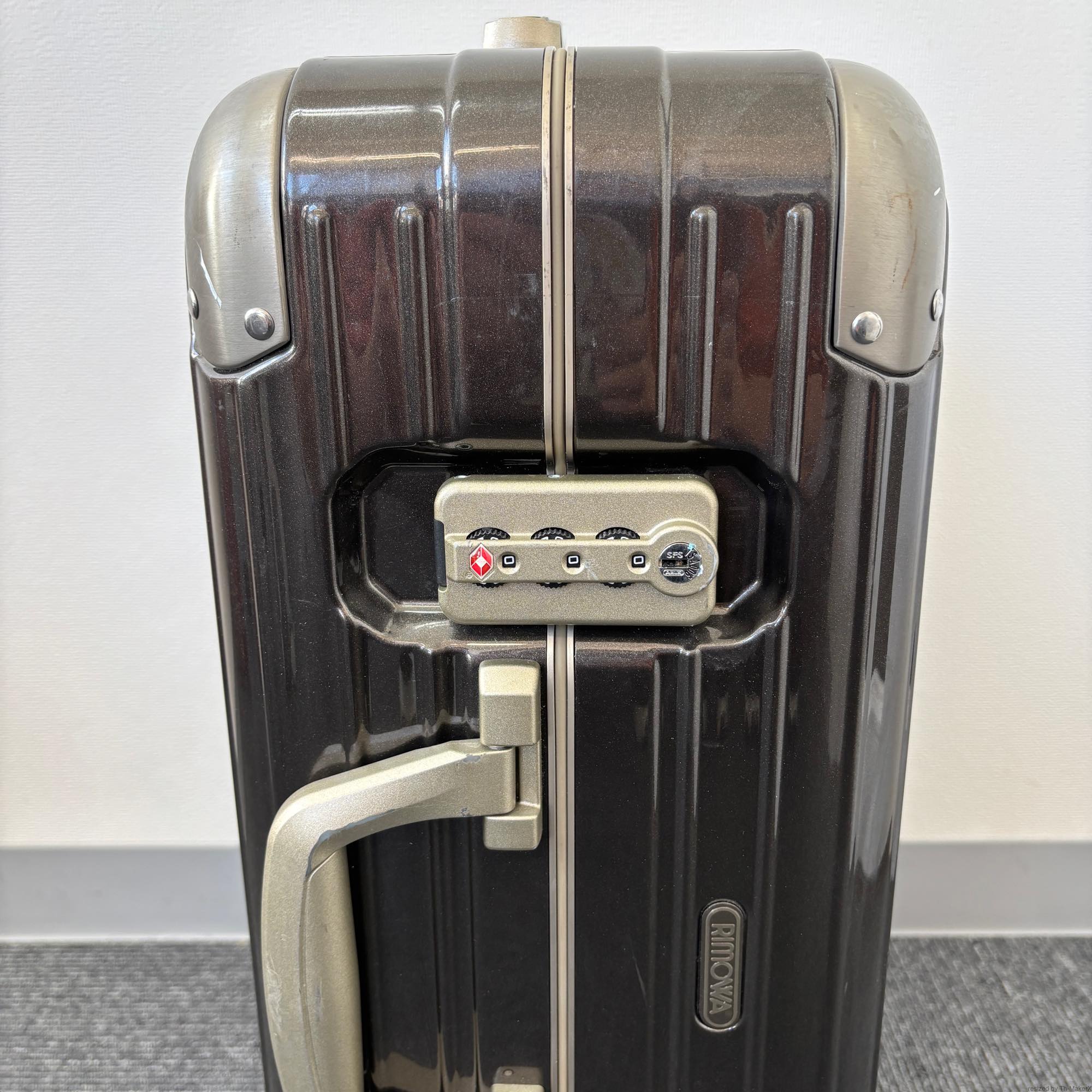 リモワ リンボ(ハイブリッド) 881.52.33.4 32リットル 中古美品 4輪