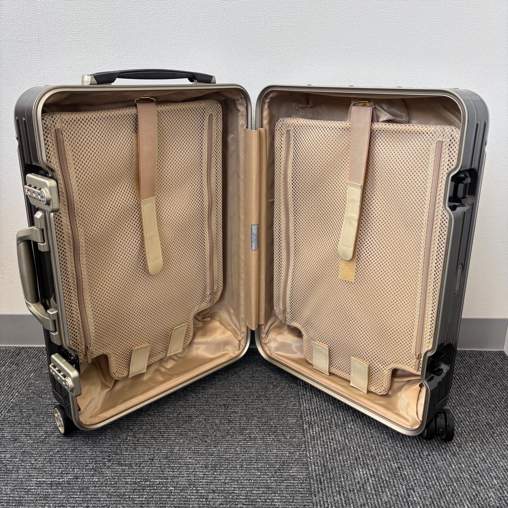 リモワ リンボ(ハイブリッド) 881.52.33.4 32リットル 中古美品 4輪