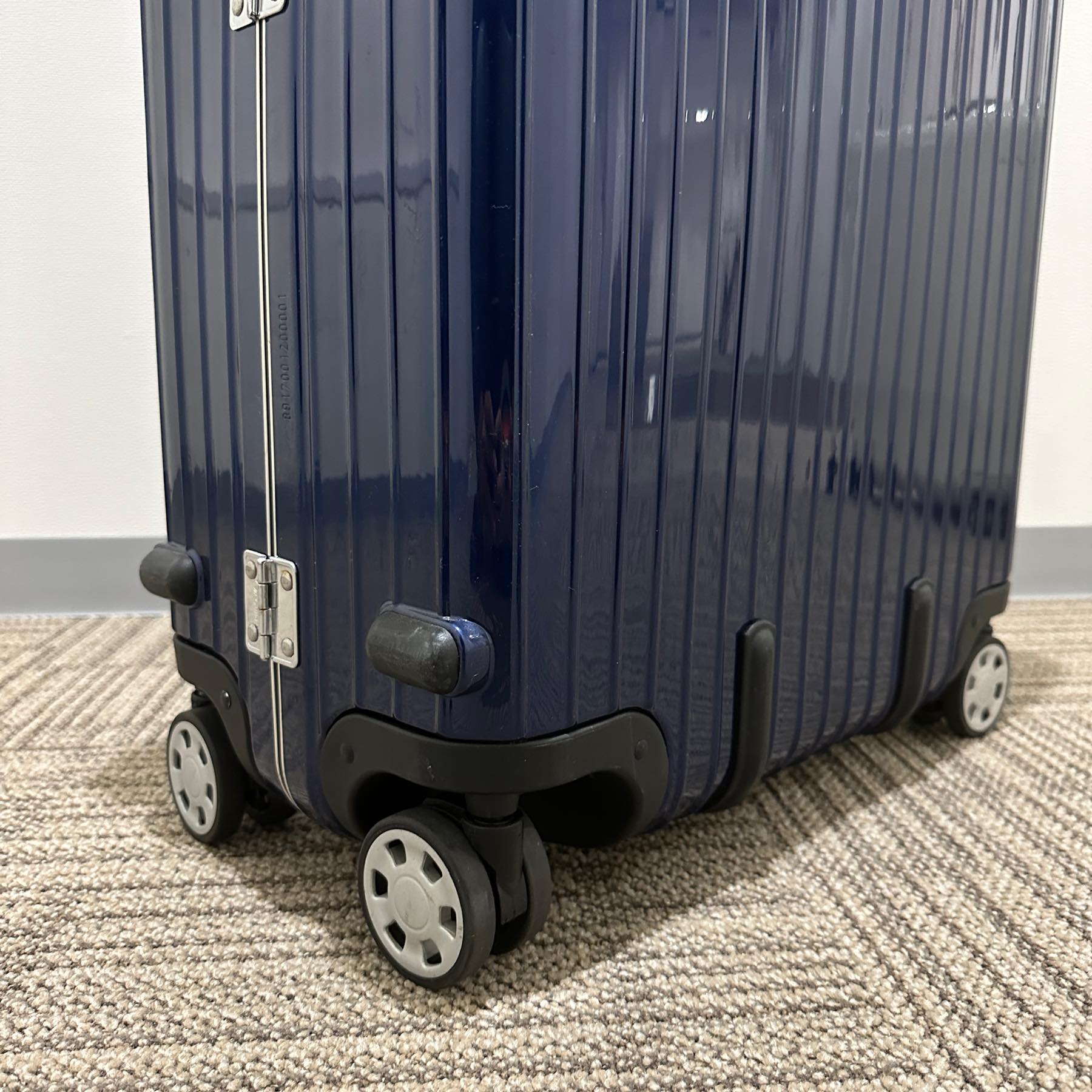 リモワ リンボ 891.70-2 82L 中古美品 4輪
