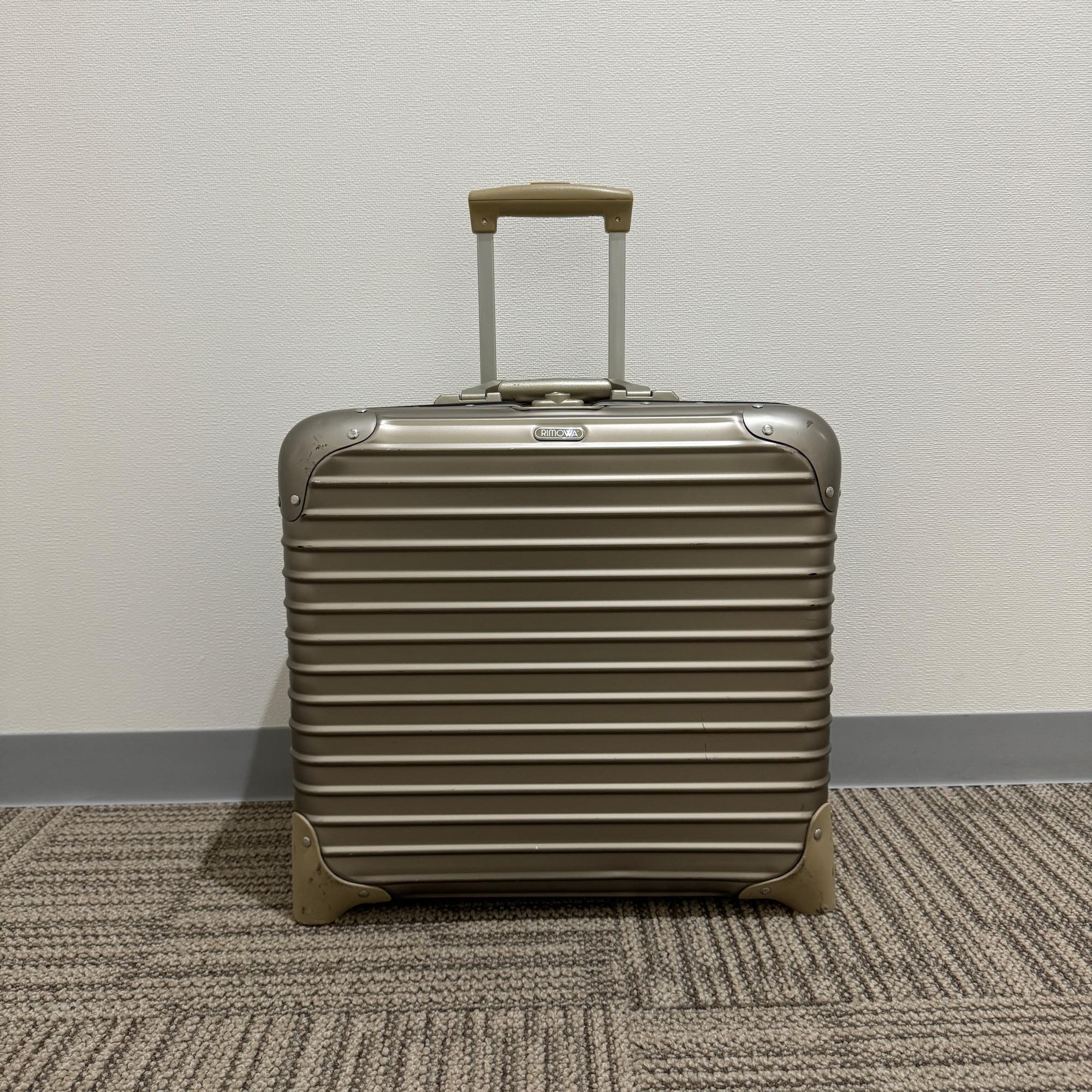 リモワ トパーズ チタニウム 920.40.03.2-2 中古美品 28リットル 2輪