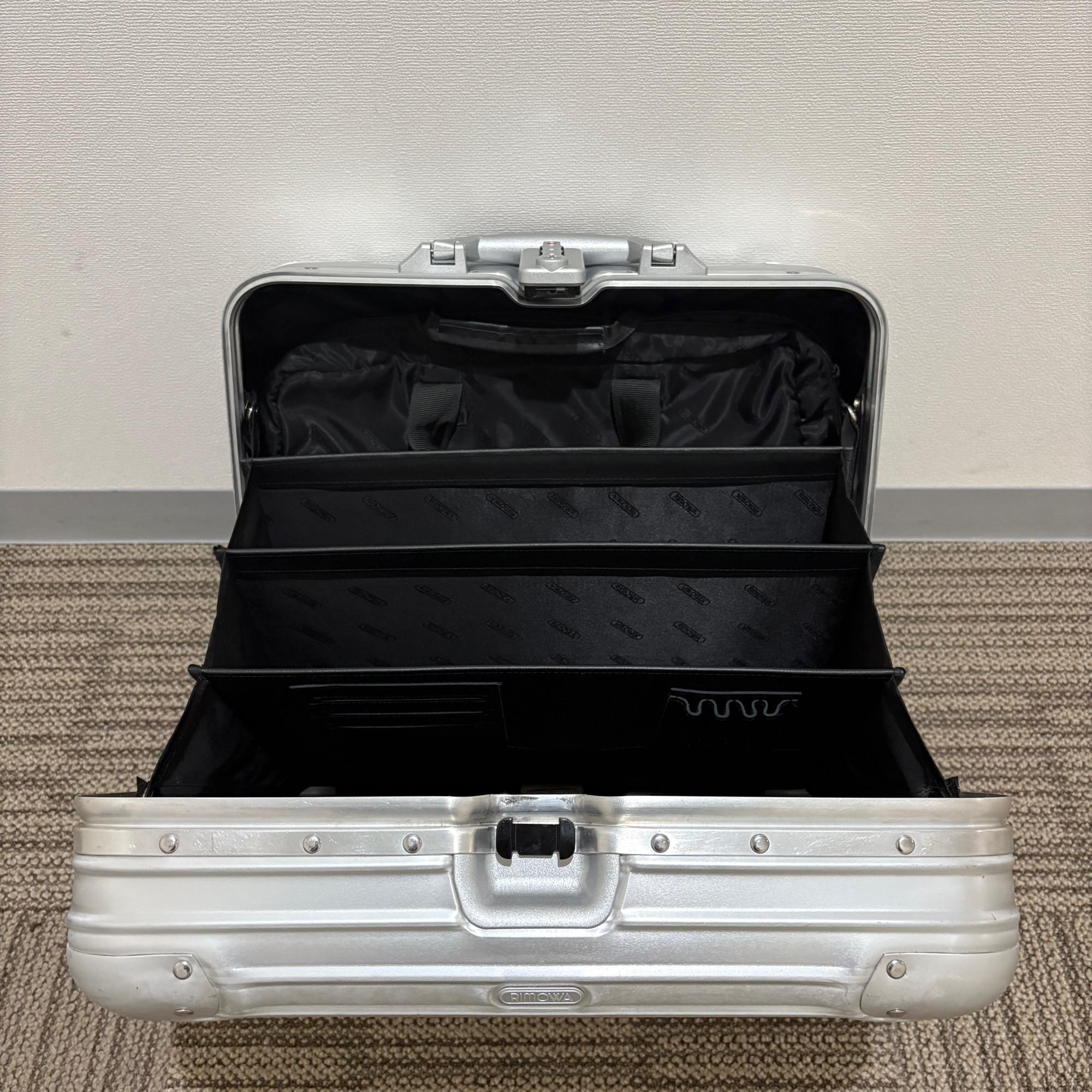 リモワ トパーズ 923.40-2 中古美品 26リットル 4輪