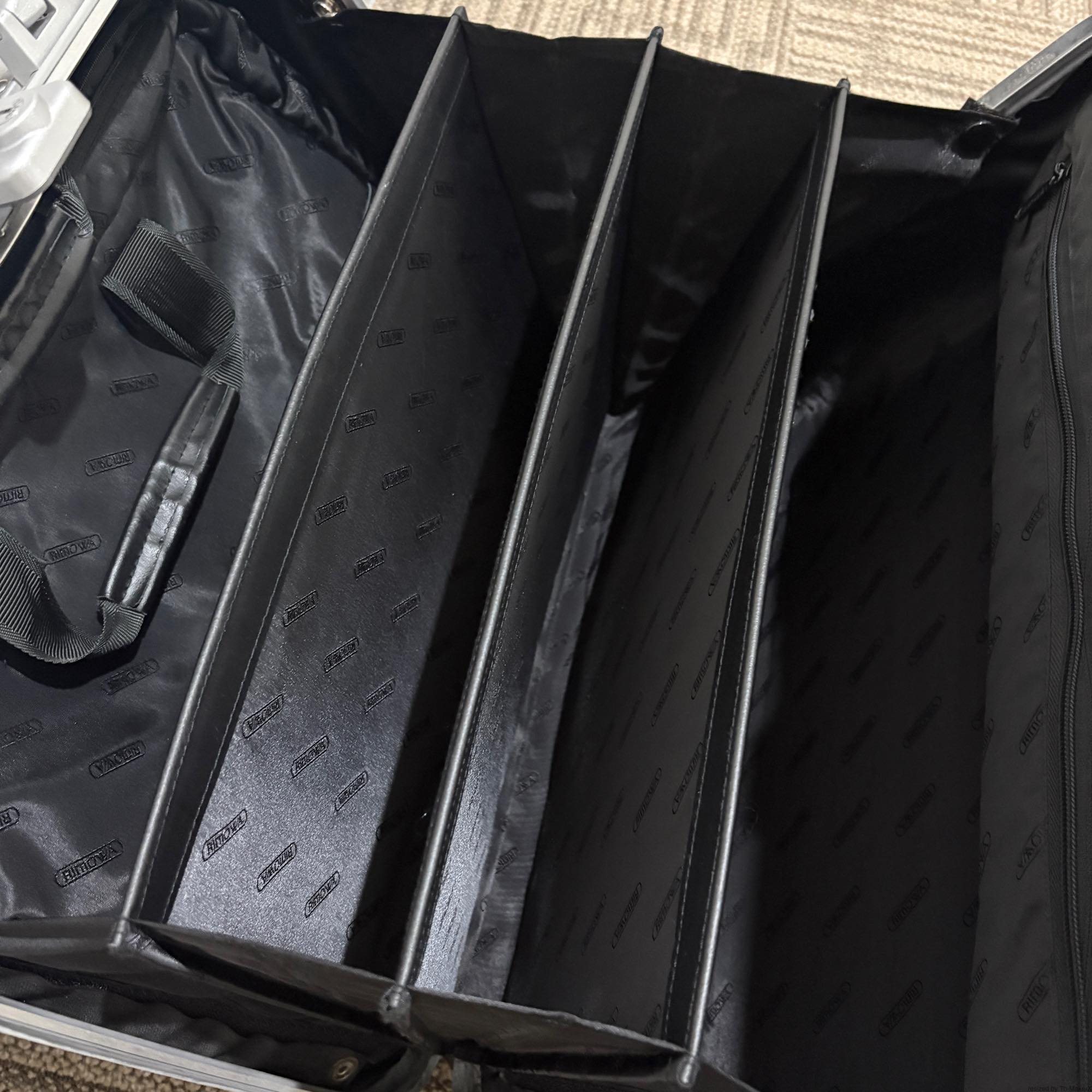 リモワ トパーズ 923.40-2 中古美品 26リットル 4輪